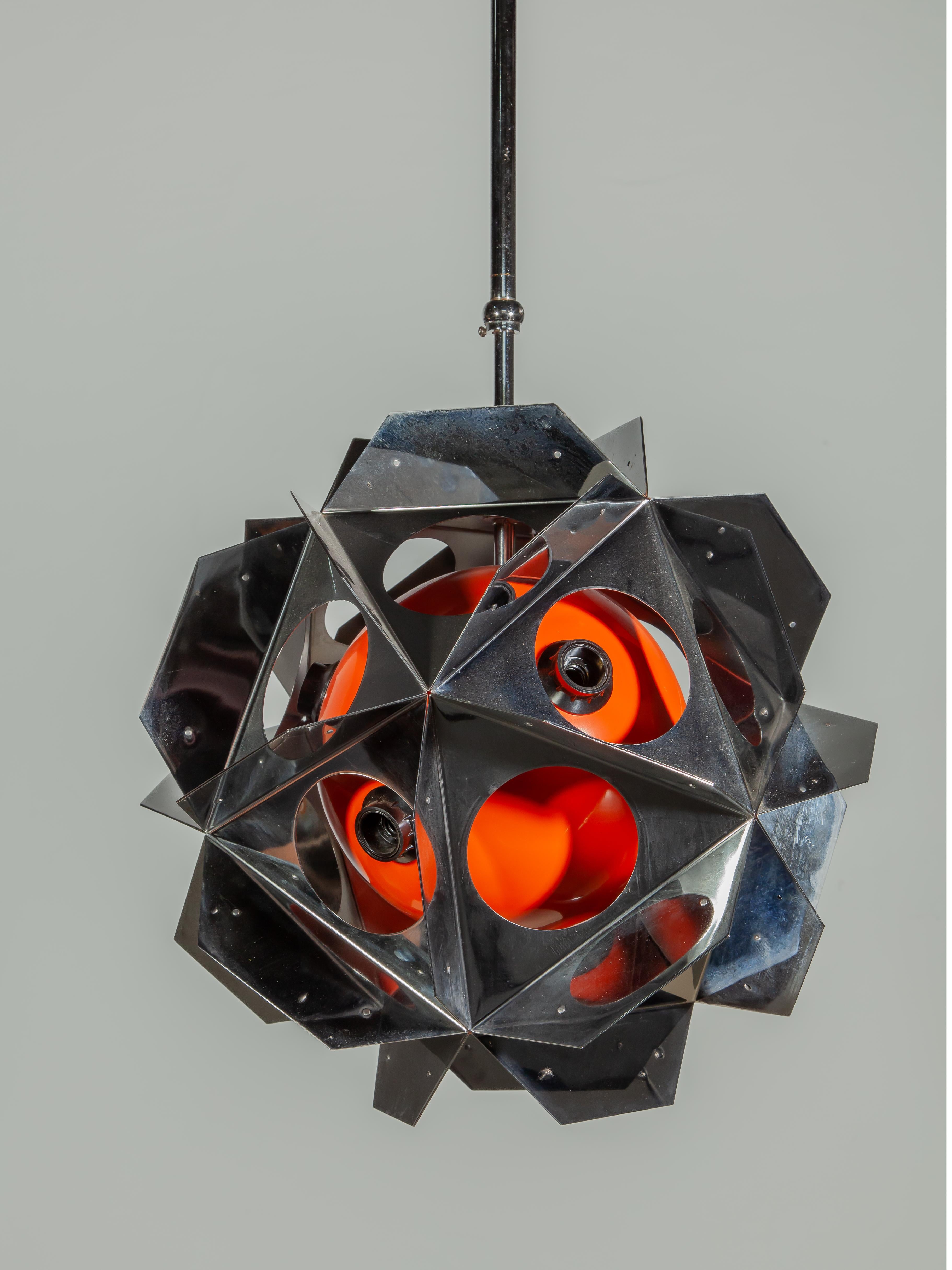 Set di due lampadari geometrici arancioni in stile Bruno Munari, A Space Age in vendita 10