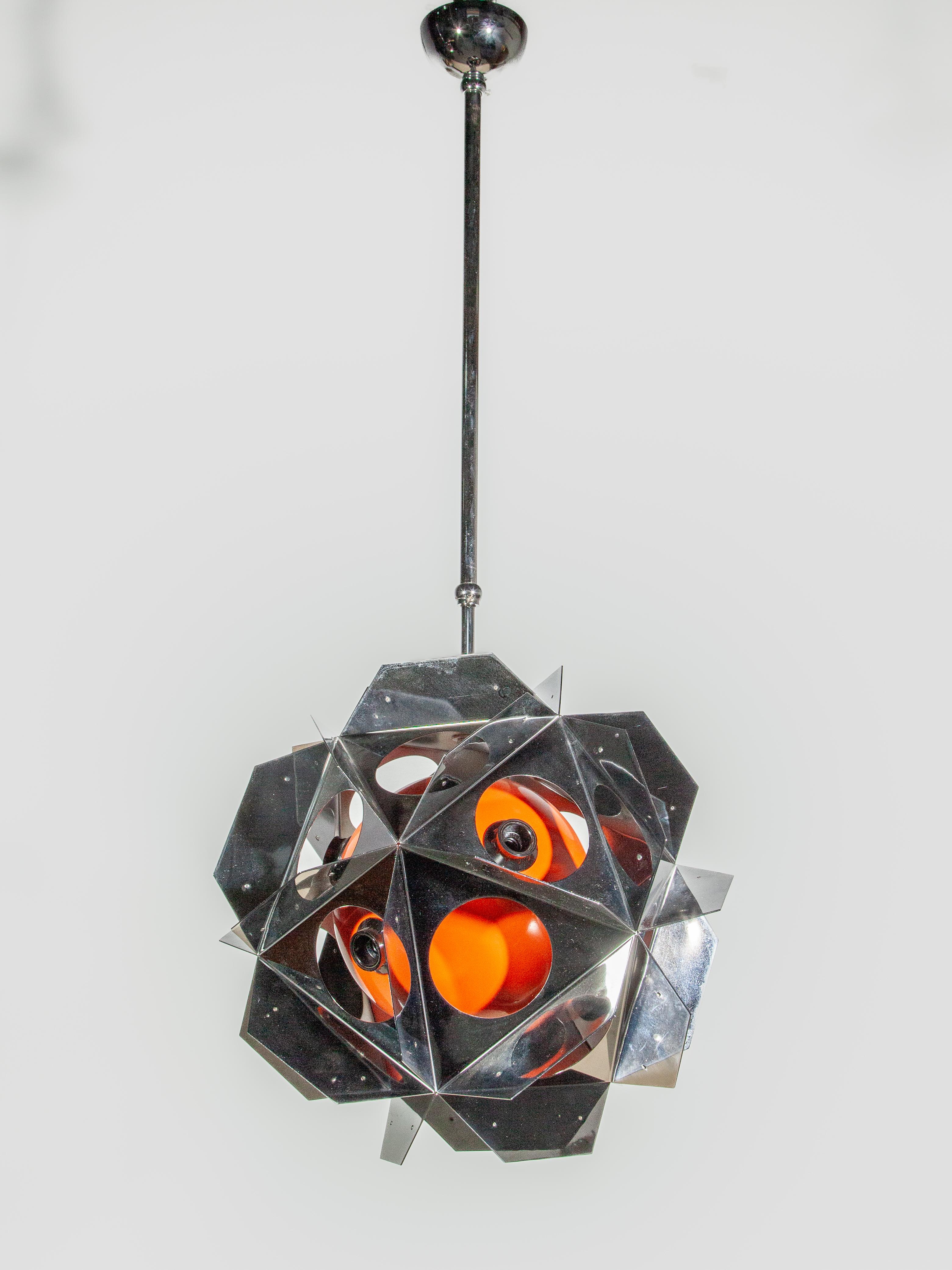 Olandese Set di due lampadari geometrici arancioni in stile Bruno Munari, A Space Age in vendita