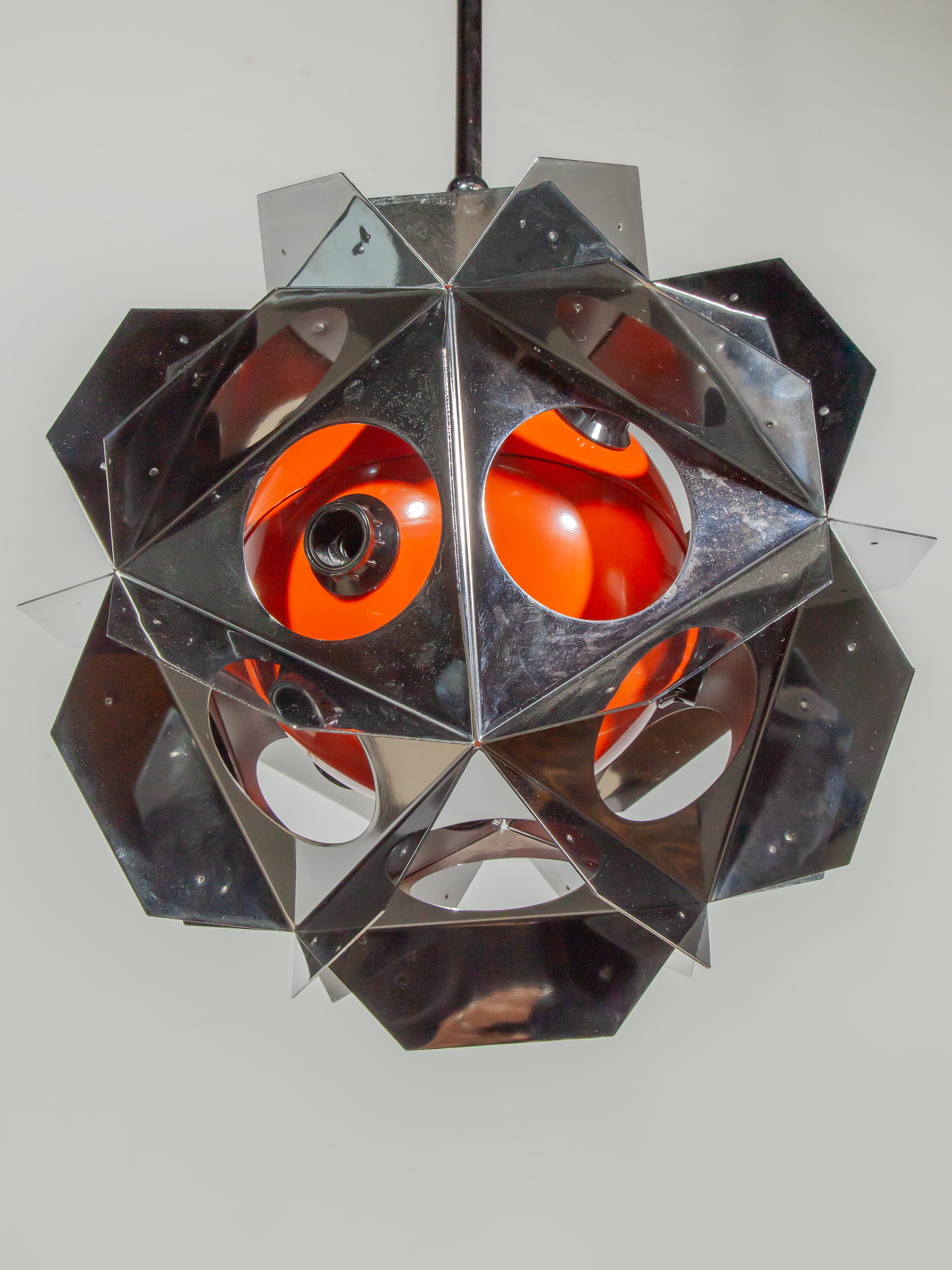 Set di due lampadari geometrici arancioni in stile Bruno Munari, A Space Age in vendita 2