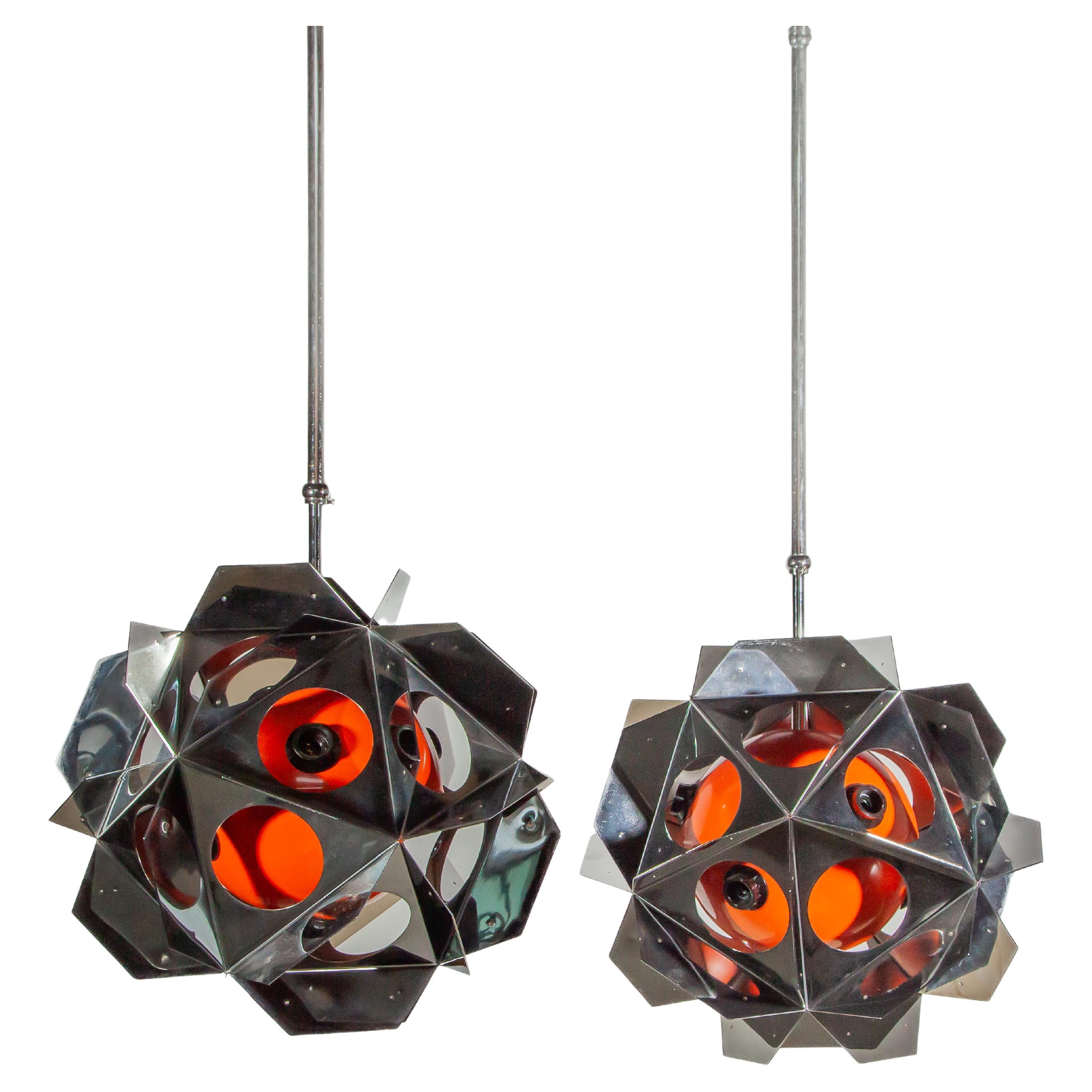 Set di due lampadari geometrici arancioni in stile Bruno Munari, A Space Age in vendita