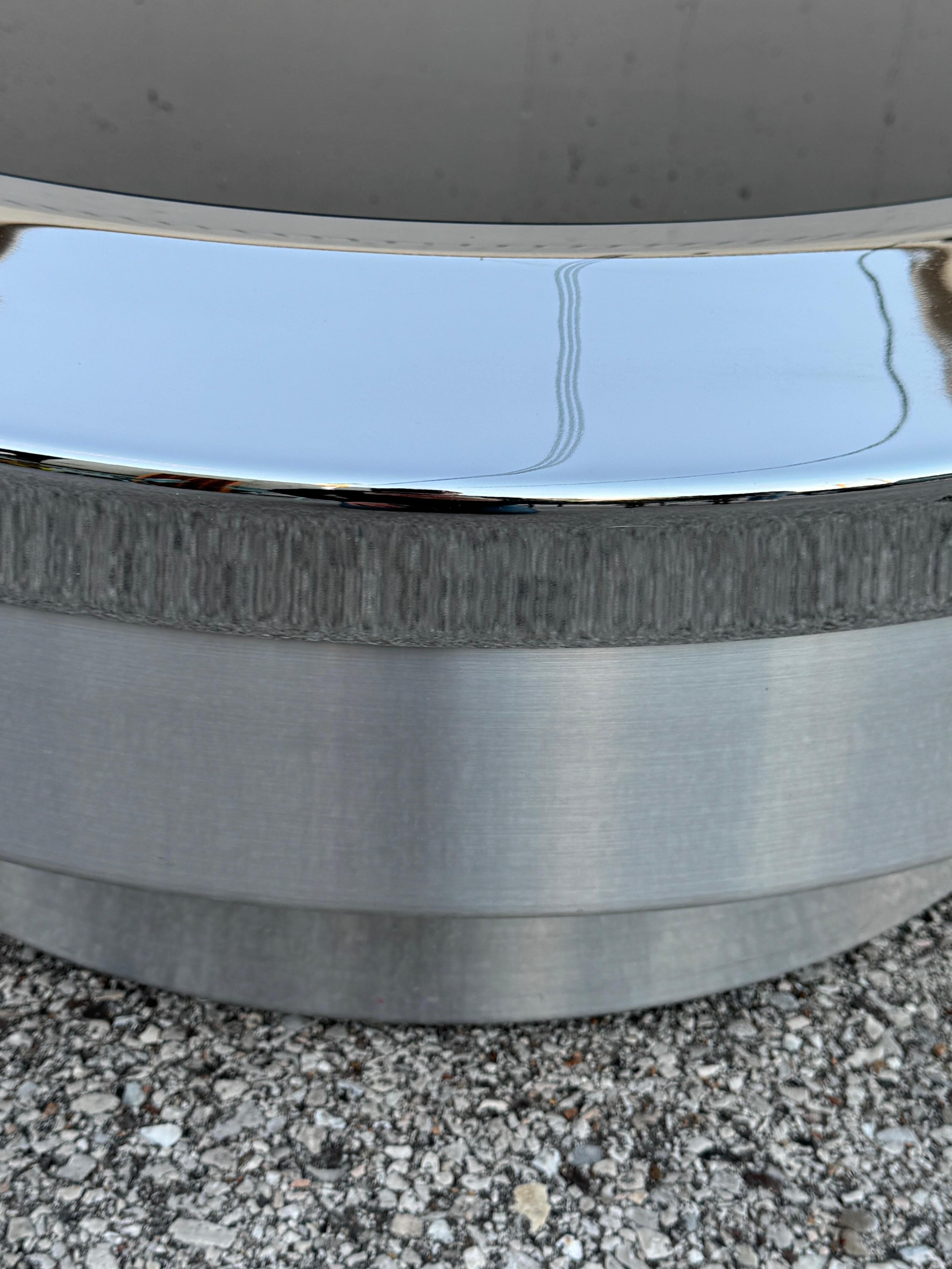 Table basse Space AGE en aluminium brossé et chrome avec plateau de verre en forme de tambour par Gary Neville en vente 3