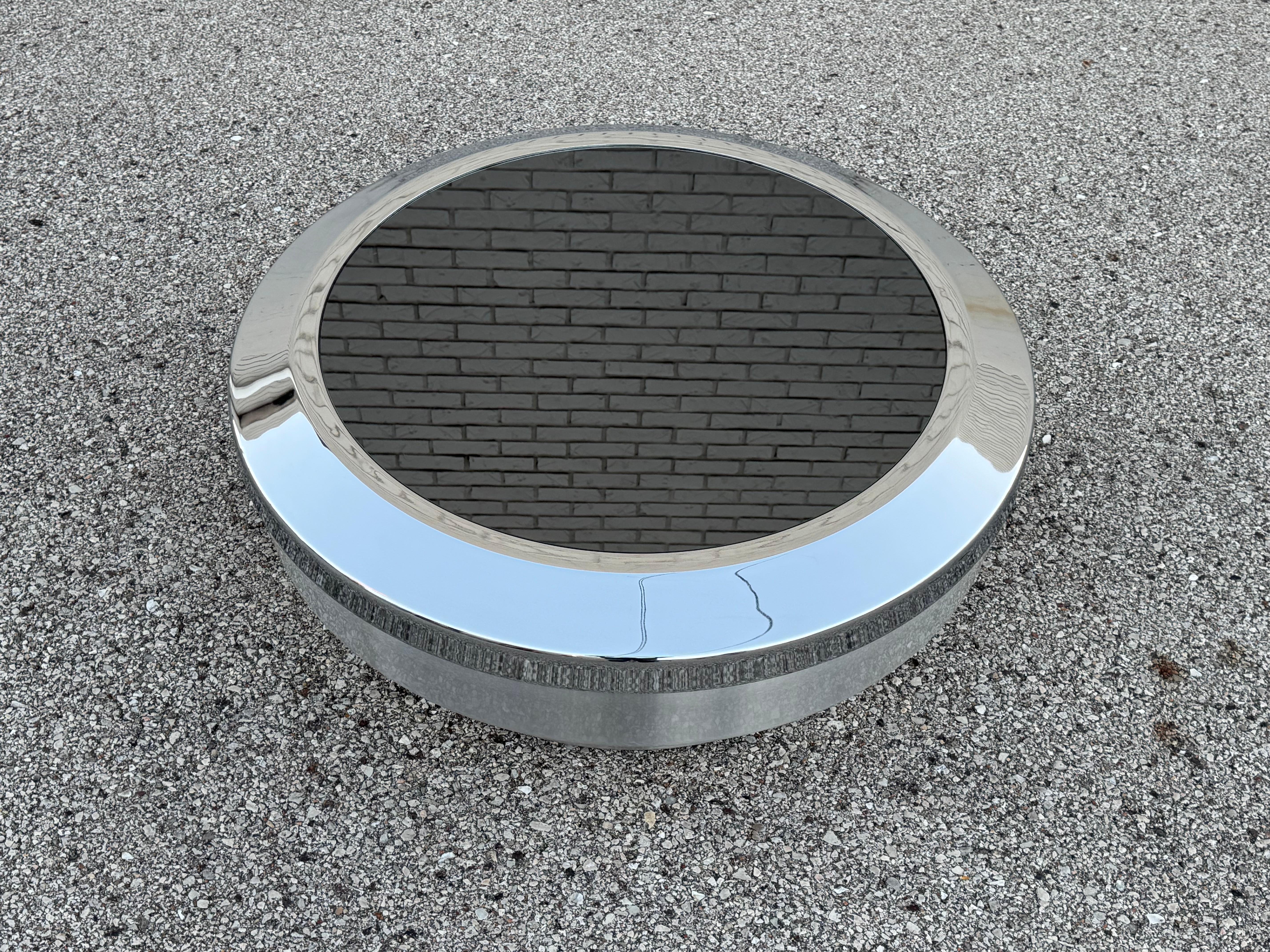 Table basse Space AGE en aluminium brossé et chrome avec plateau de verre en forme de tambour par Gary Neville en vente 4