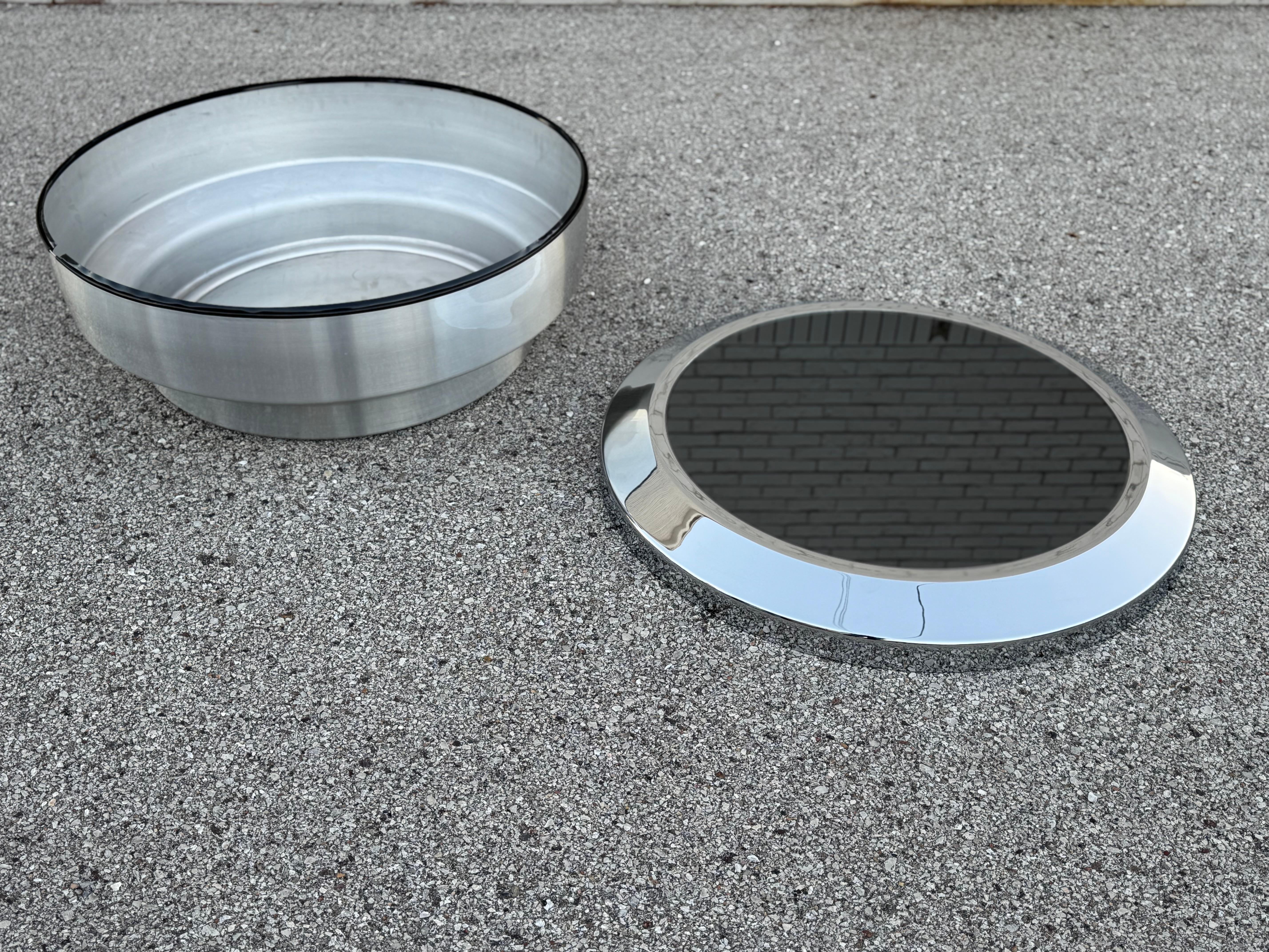 Table basse Space AGE en aluminium brossé et chrome avec plateau de verre en forme de tambour par Gary Neville en vente 7