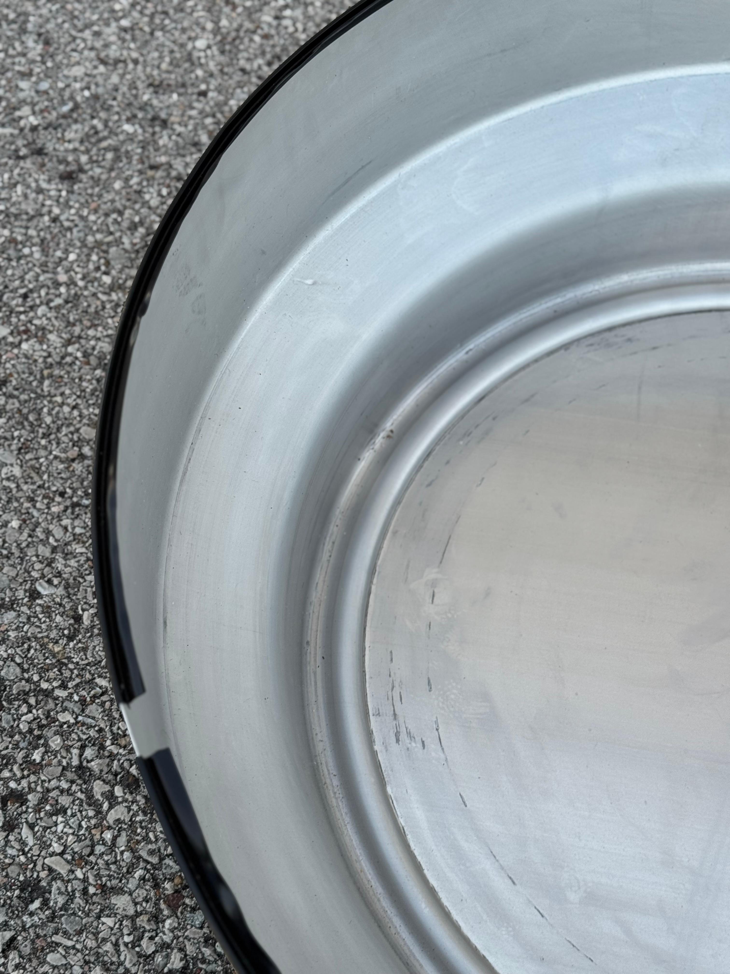 Table basse Space AGE en aluminium brossé et chrome avec plateau de verre en forme de tambour par Gary Neville en vente 8