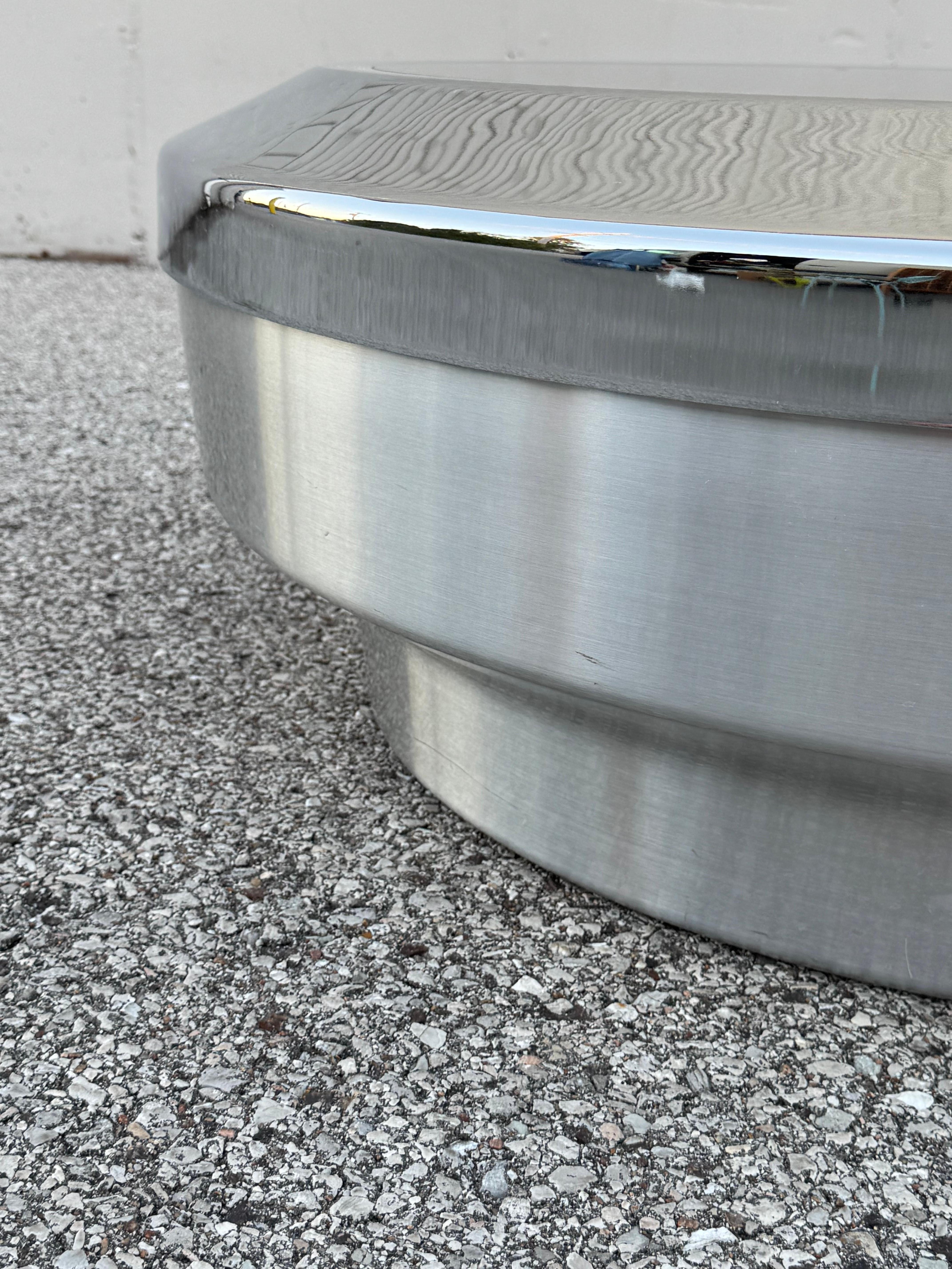 Table basse Space AGE en aluminium brossé et chrome avec plateau de verre en forme de tambour par Gary Neville en vente 2