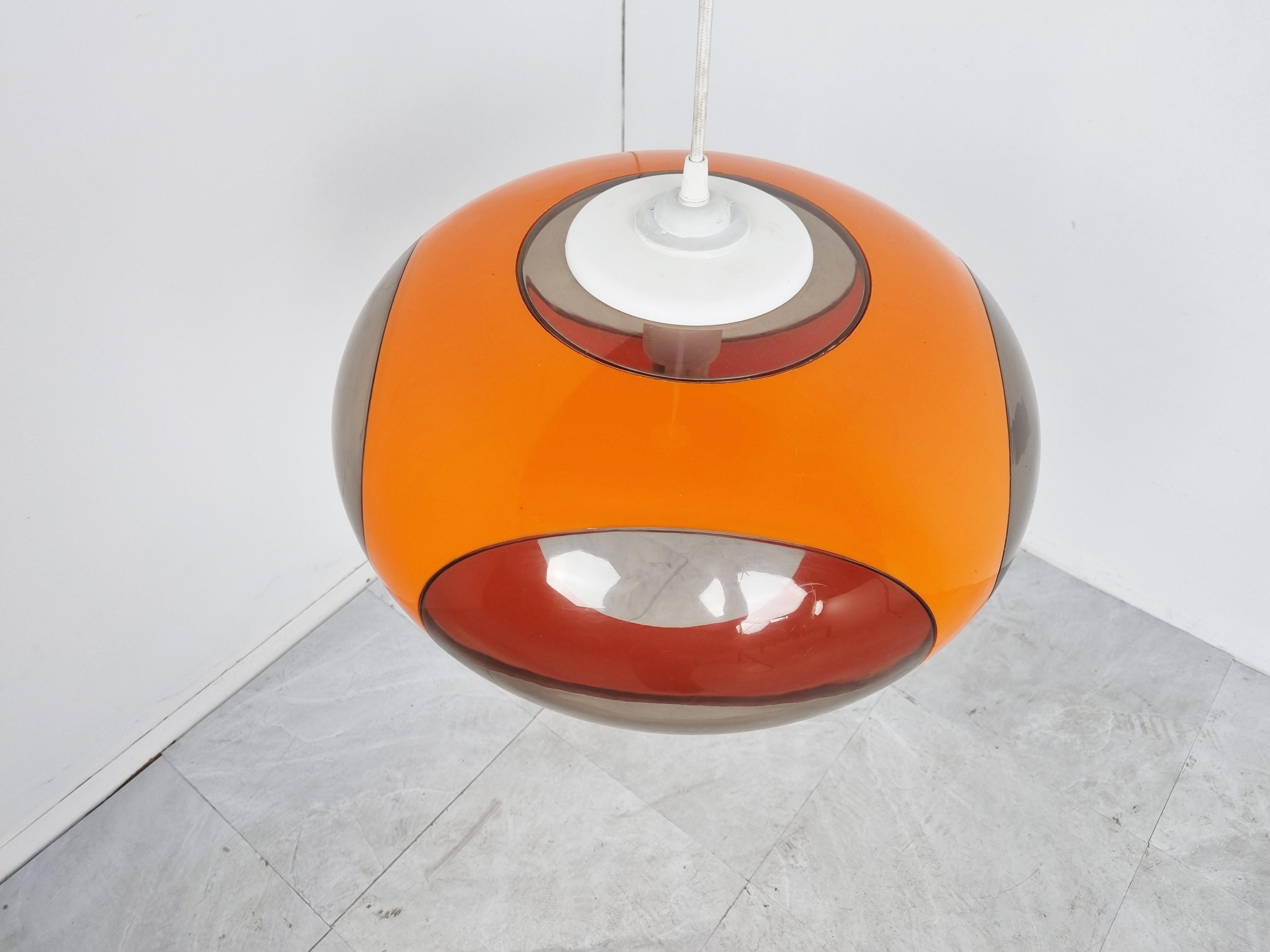 Space age 'bug eye' pendant light, 1960s In Good Condition In HEVERLEE, BE