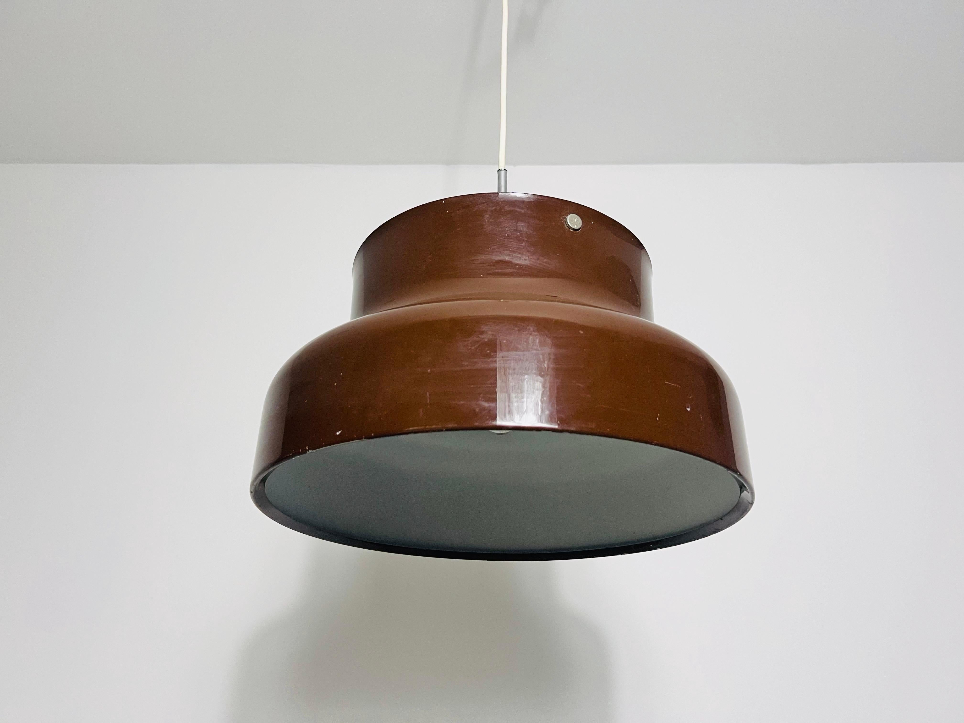 Svedese Lampada a sospensione Bumling Brown A Space Age di Atelje Lytan, Svezia, anni '70 in vendita