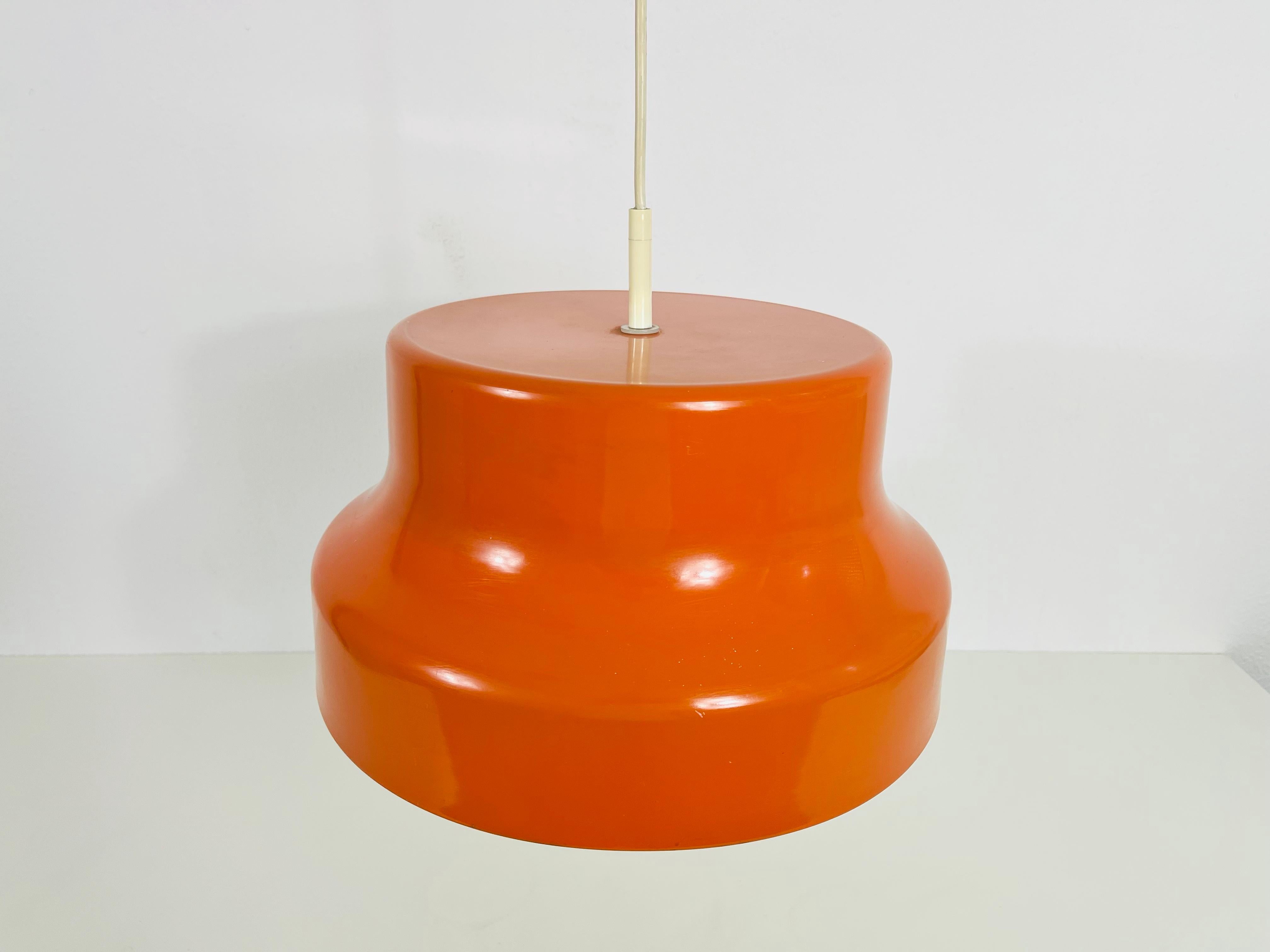 Mid-Century Modern Lampe suspendue orange scintillante de l'ère spatiale, Allemagne, 1970 en vente