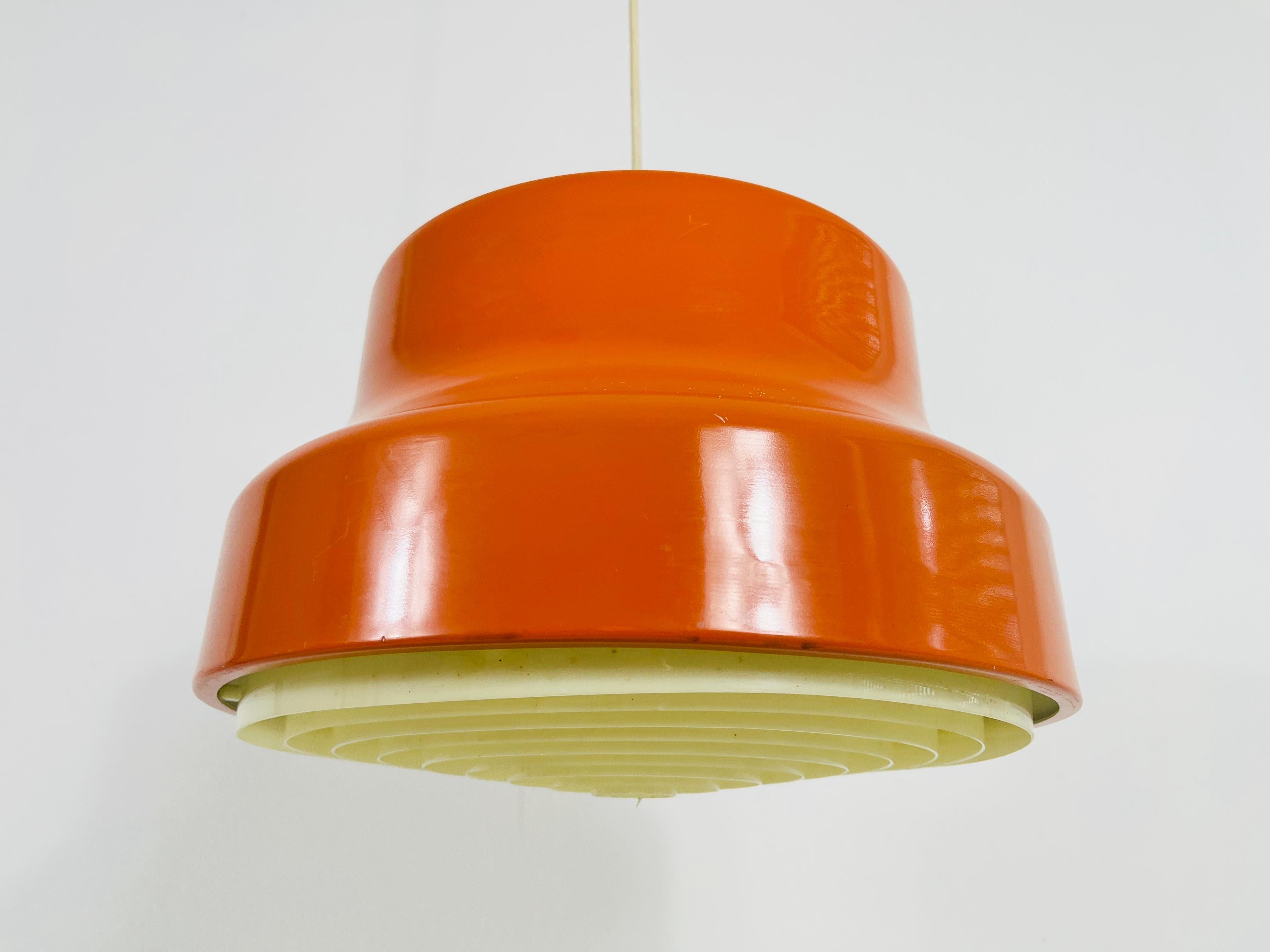 Lampe suspendue orange scintillante de l'ère spatiale, Allemagne, 1970 Bon état - En vente à Hagenbach, DE