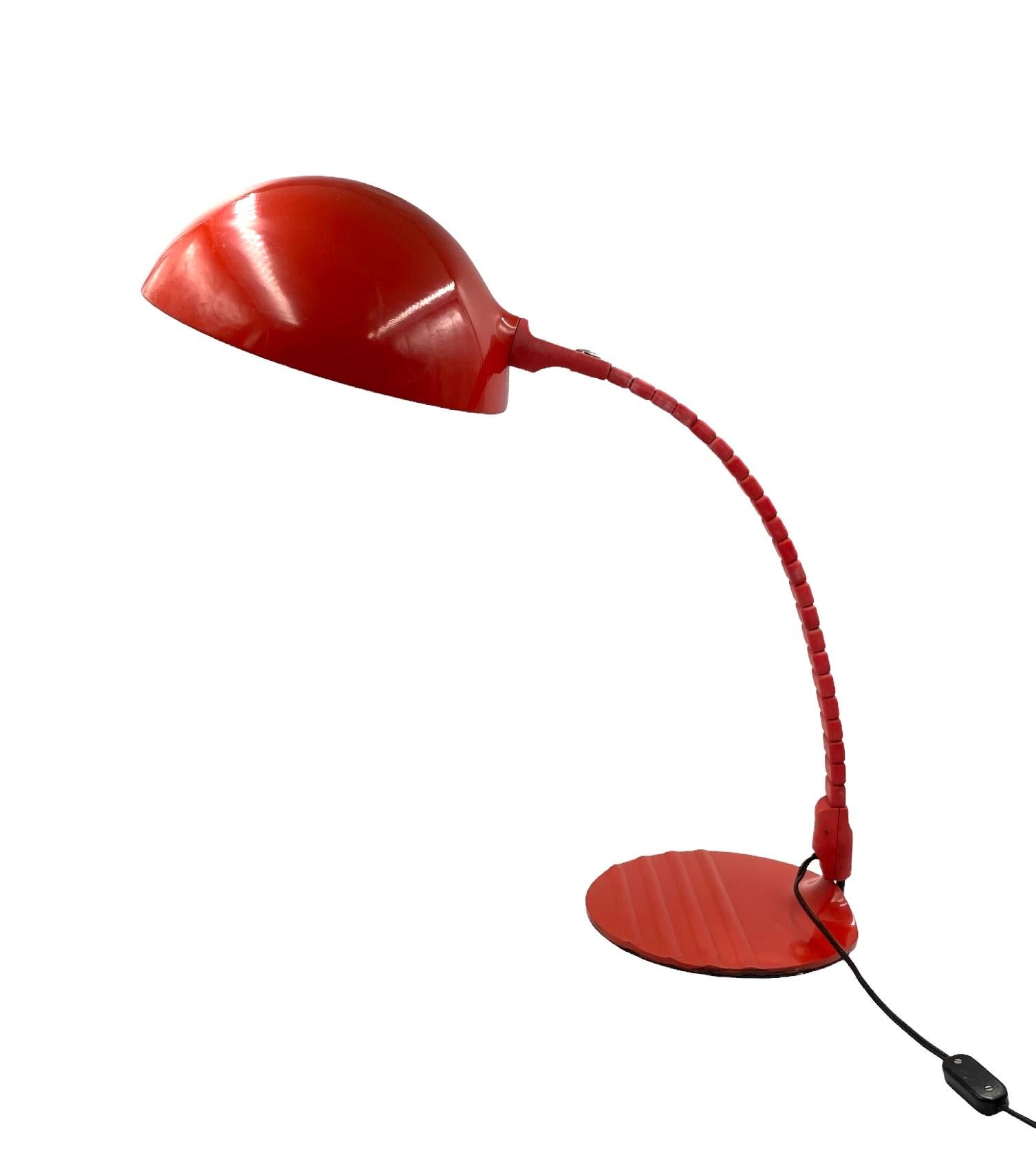 Italian Space age Calotta mod. 660 red table / desk lamp, Martinelli Luce Italy, 1972 in vendita