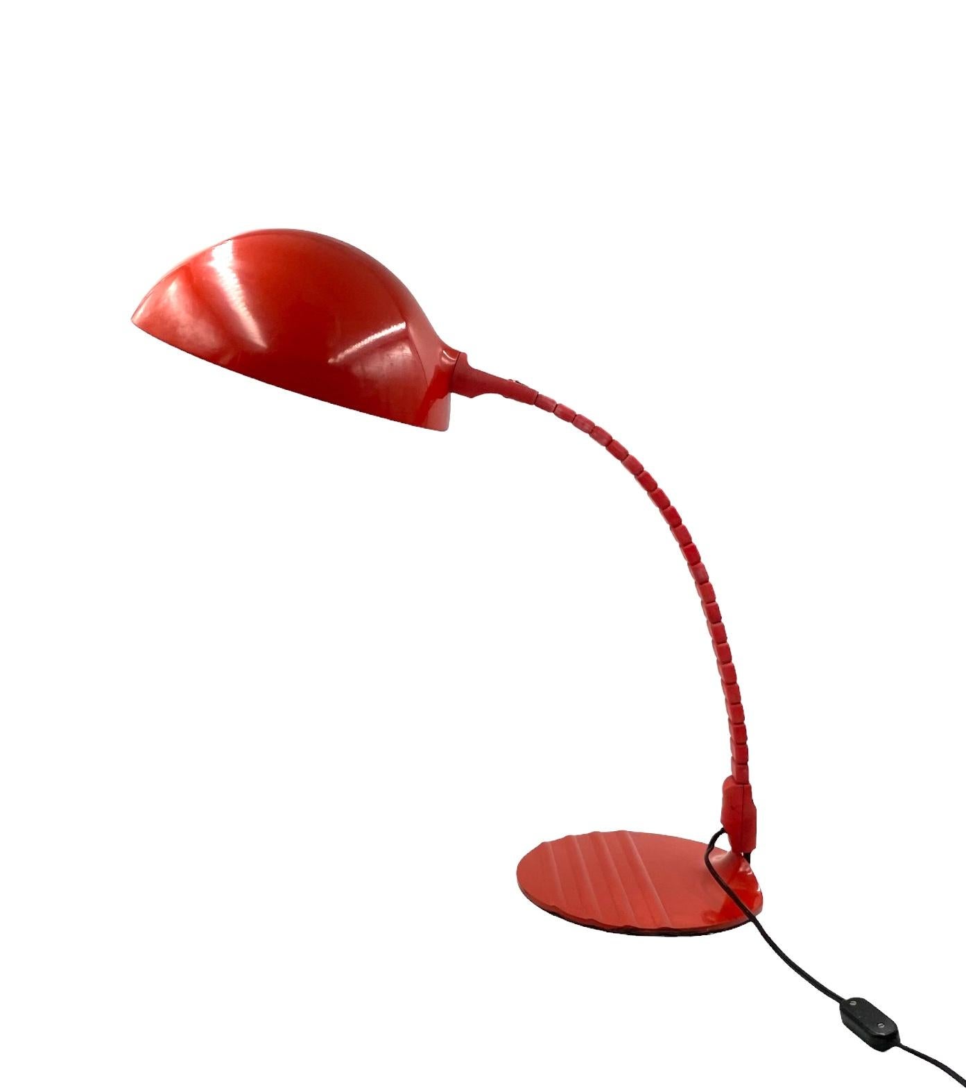 Space age Calotta mod. 660 red table / desk lamp, Martinelli Luce Italy, 1972 In condizioni ottime in vendita a Firenze, IT