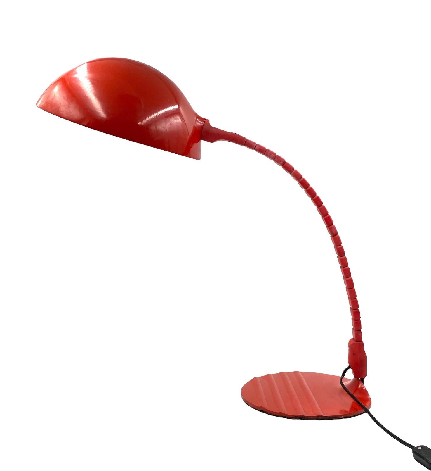Late 20th Century Space age Calotta mod. 660 red table / desk lamp, Martinelli Luce Italy, 1972 in vendita