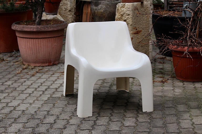 Space Age Carlo Bartoli White Vintage Fiberglass Lounge Chair Gaia 1967 Italy For Sale 6