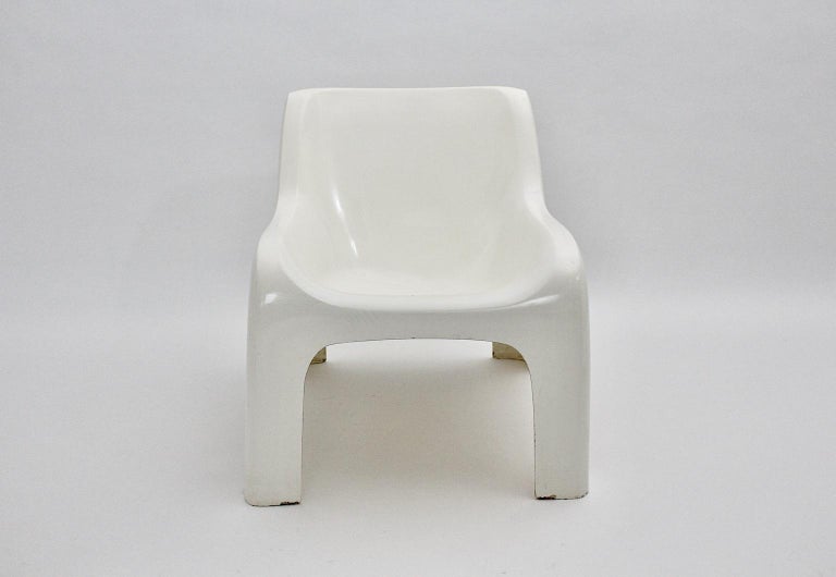 Italian Space Age Carlo Bartoli White Vintage Fiberglass Lounge Chair Gaia 1967 Italy For Sale