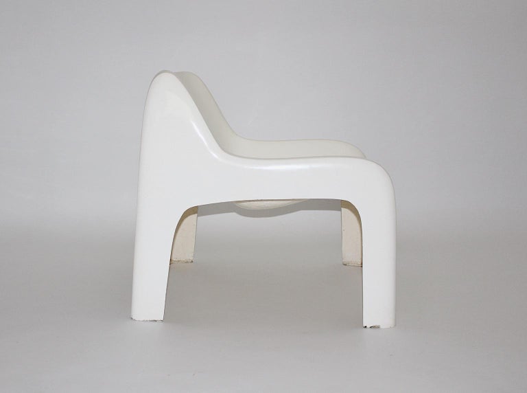 Space Age Carlo Bartoli White Vintage Fiberglass Lounge Chair Gaia 1967 Italy For Sale 1