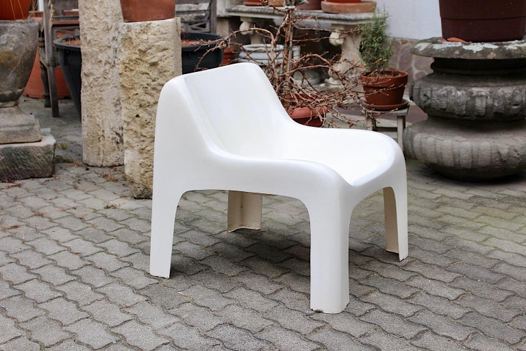 Space Age Carlo Bartoli White Vintage Fiberglass Lounge Chair Gaia 1967 Italy For Sale 4