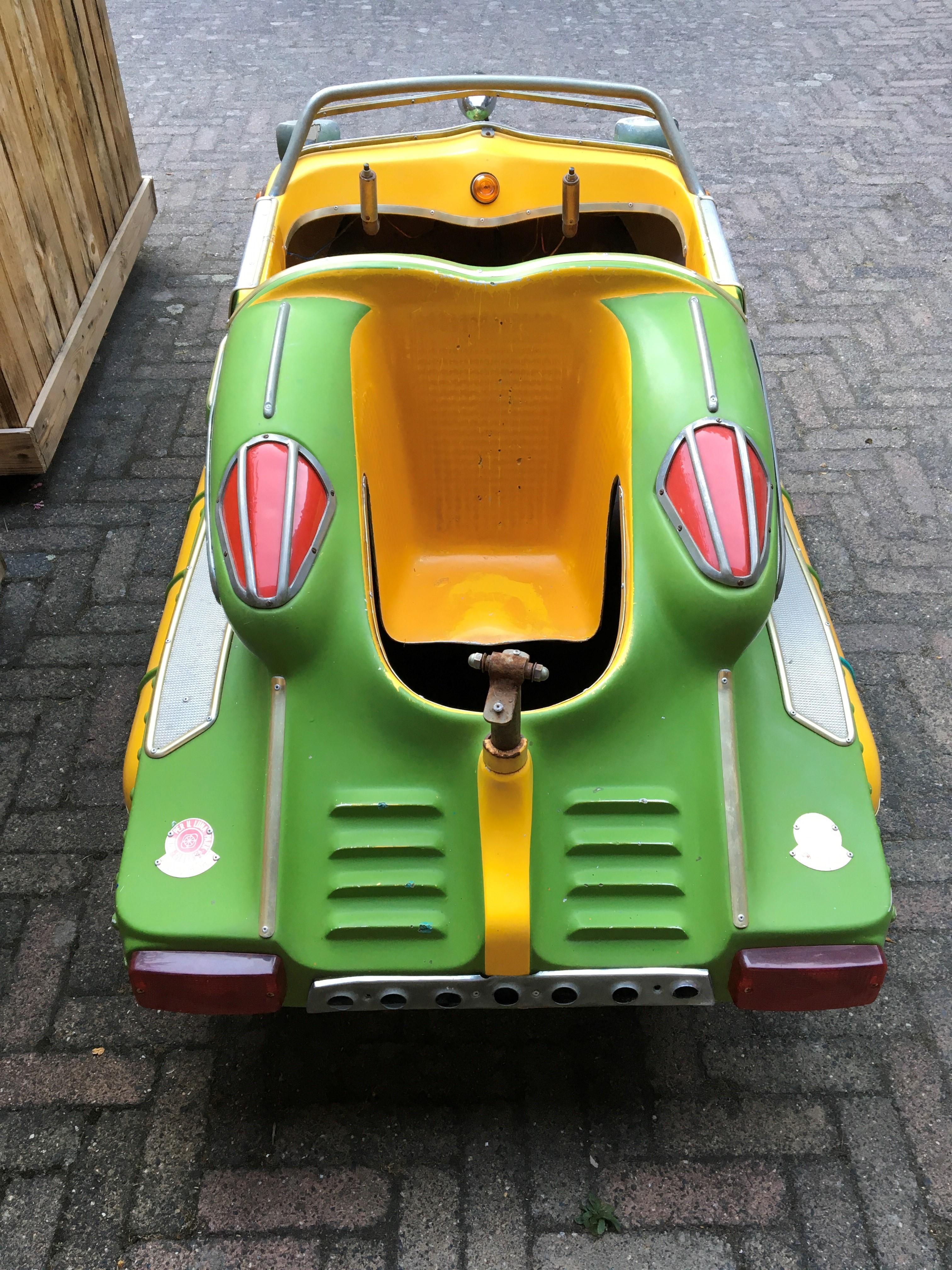 Space Age Carousel Car, Sartori, Italy In Good Condition For Sale In Antwerp, BE