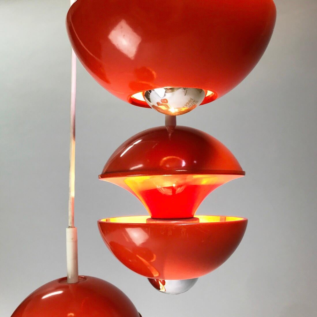 Space age chandelier by Klaus Hempel for Kaiser Leuchten, Germany 1972. In Good Condition In Haderslev, DK