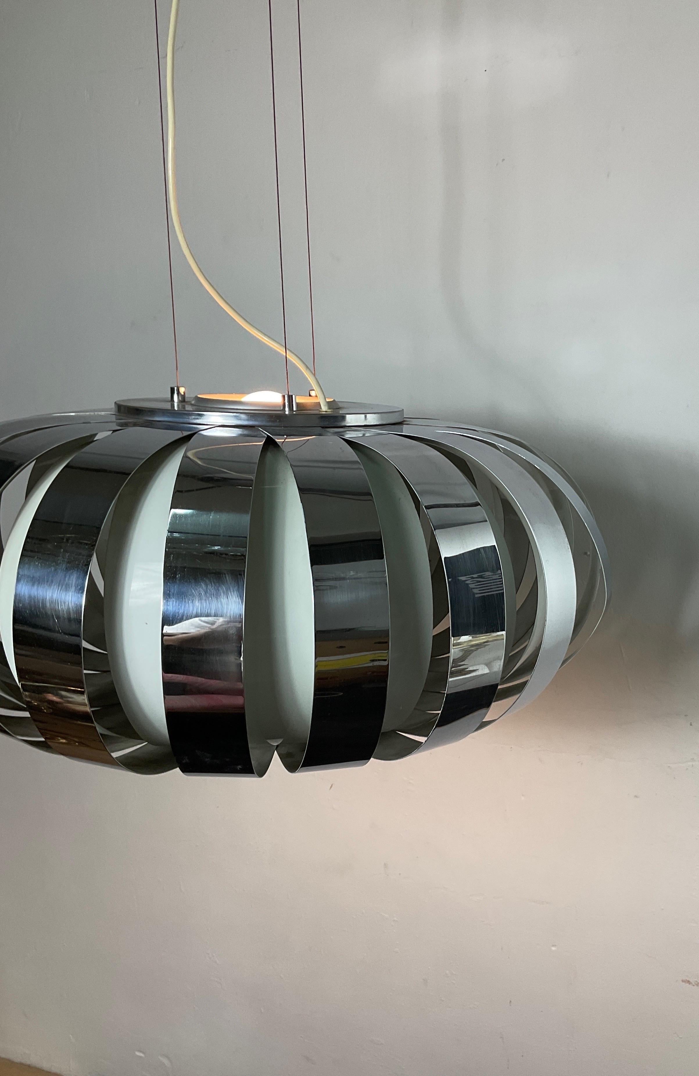 Space-age chandelier in chrome and lacquered steel from the 70s For Sale 9