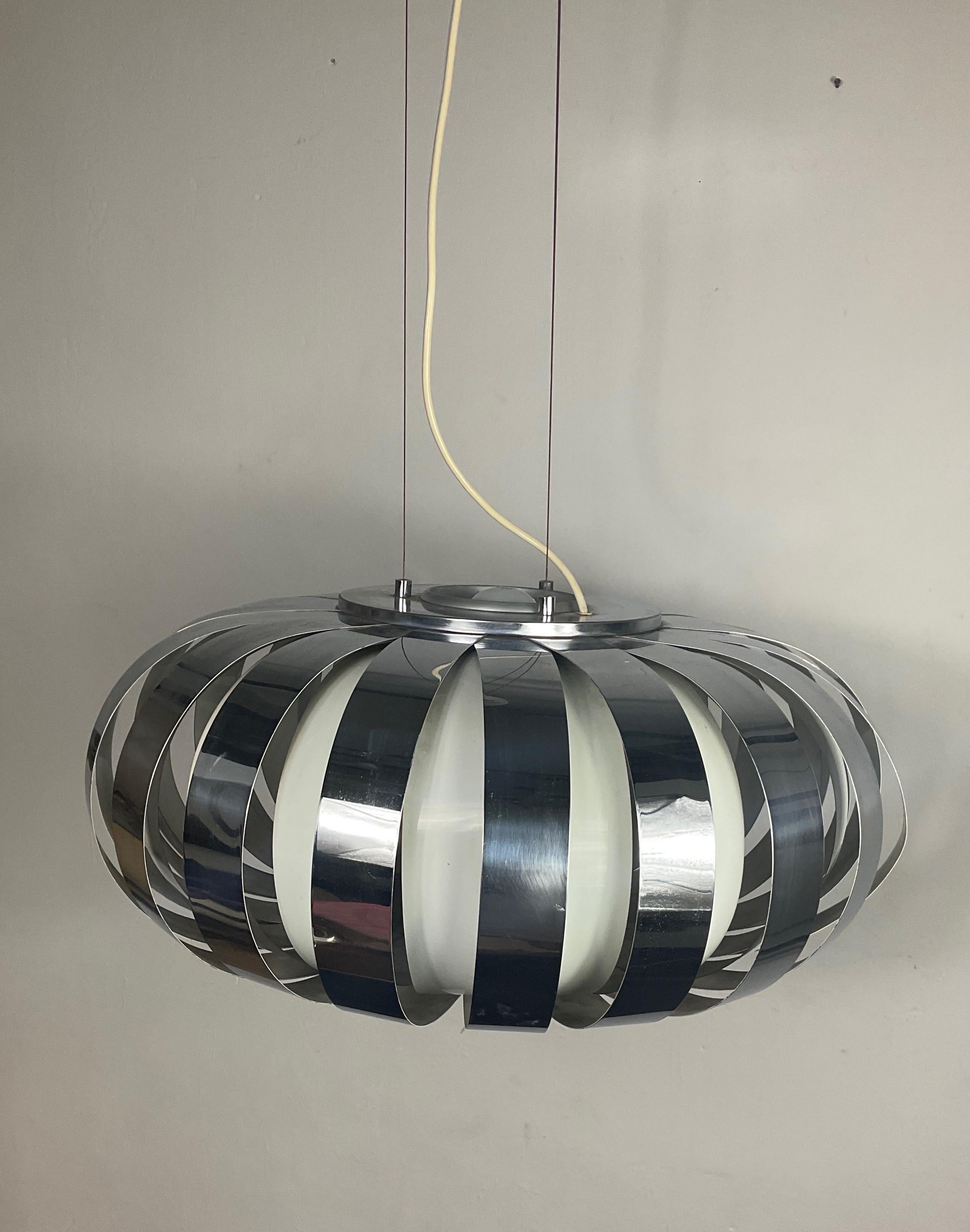 Space-age chandelier in chrome and lacquered steel from the 70s For Sale 13