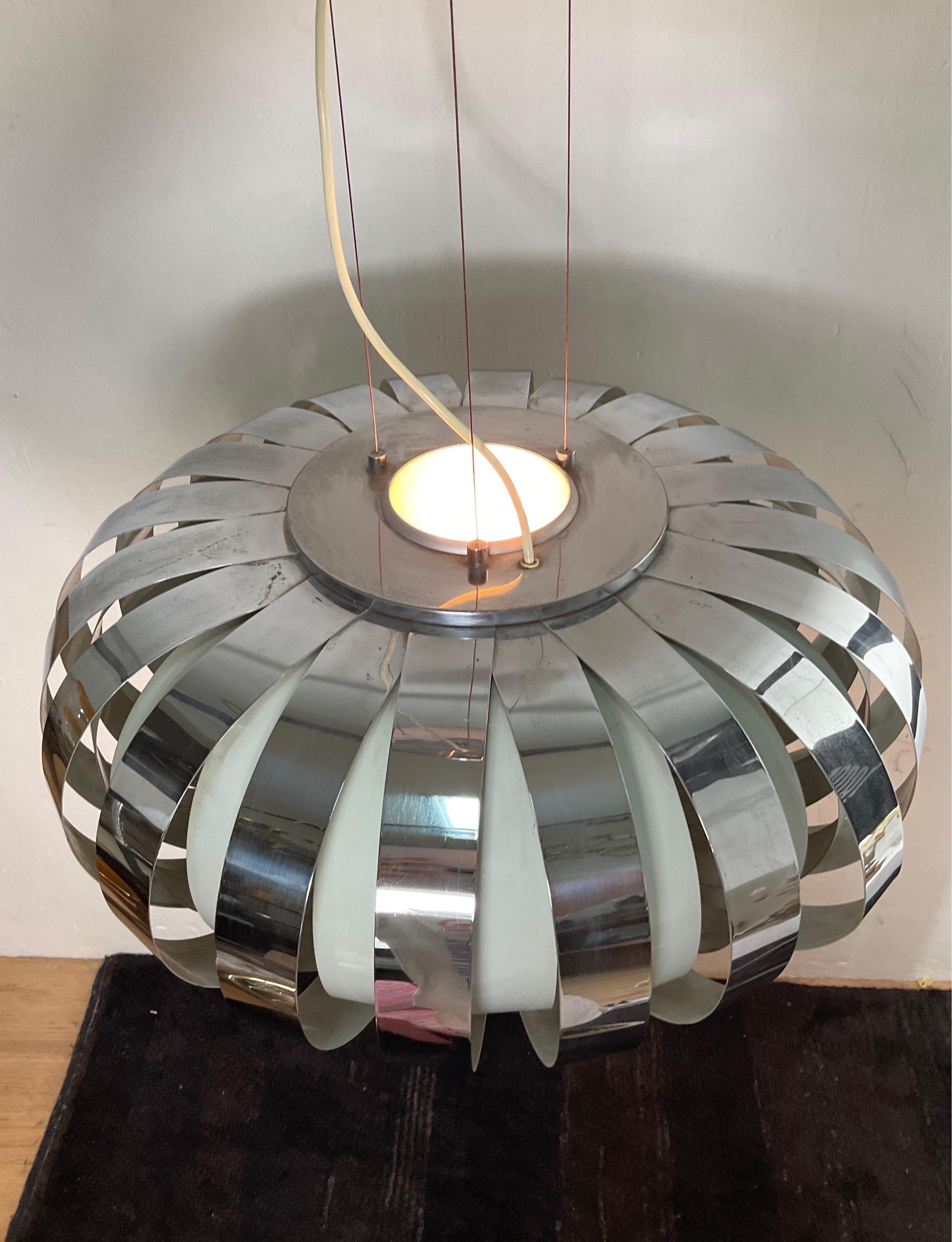 Late 20th Century Space-age chandelier in chrome and lacquered steel from the 70s For Sale