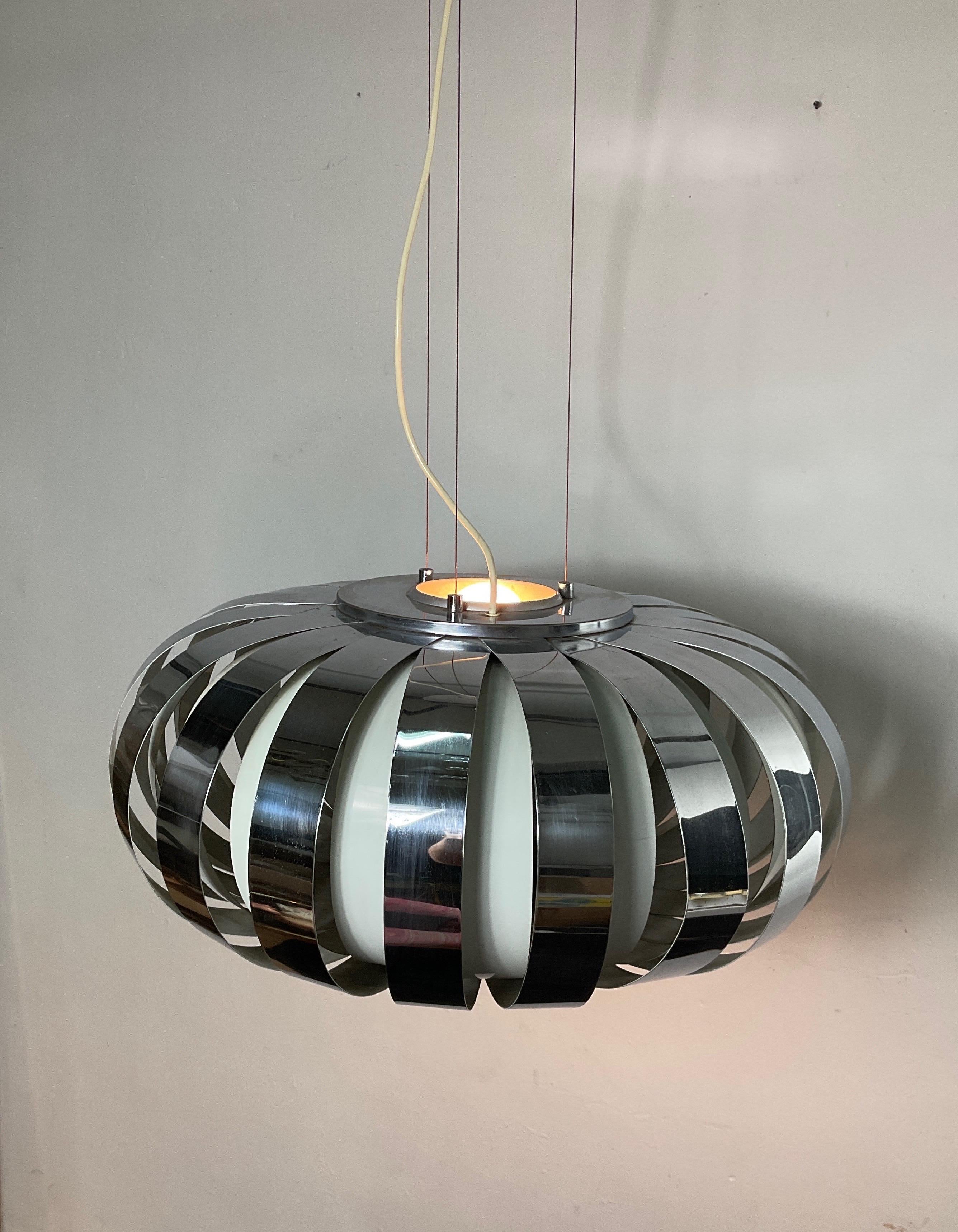 Space-age chandelier in chrome and lacquered steel from the 70s For Sale 2