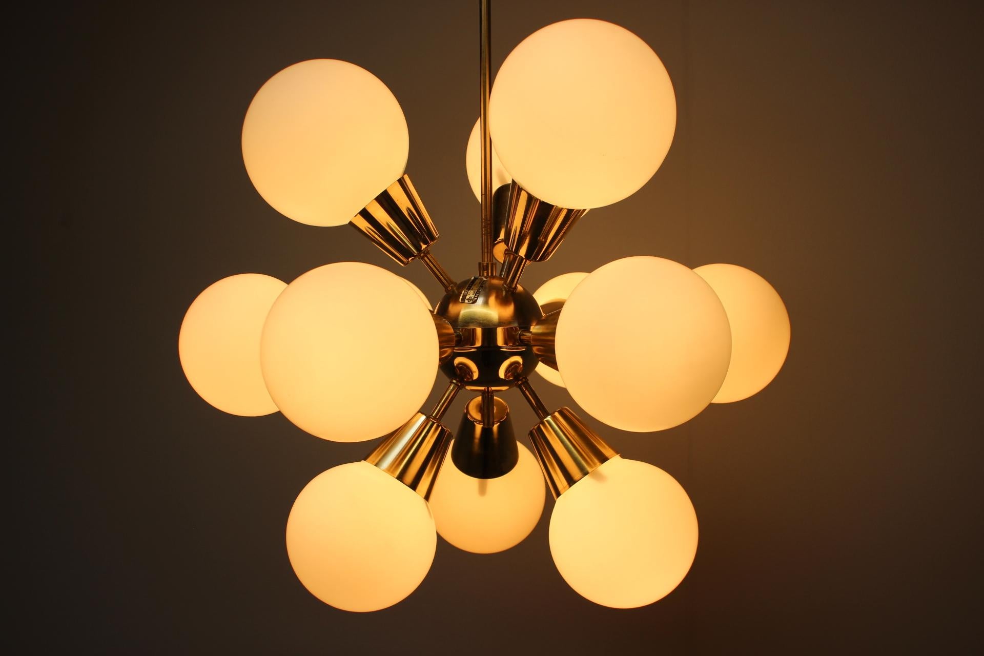 Lustre Spoutnik de l'ère spatiale de Kamenicky Senov, 1970 en vente 4