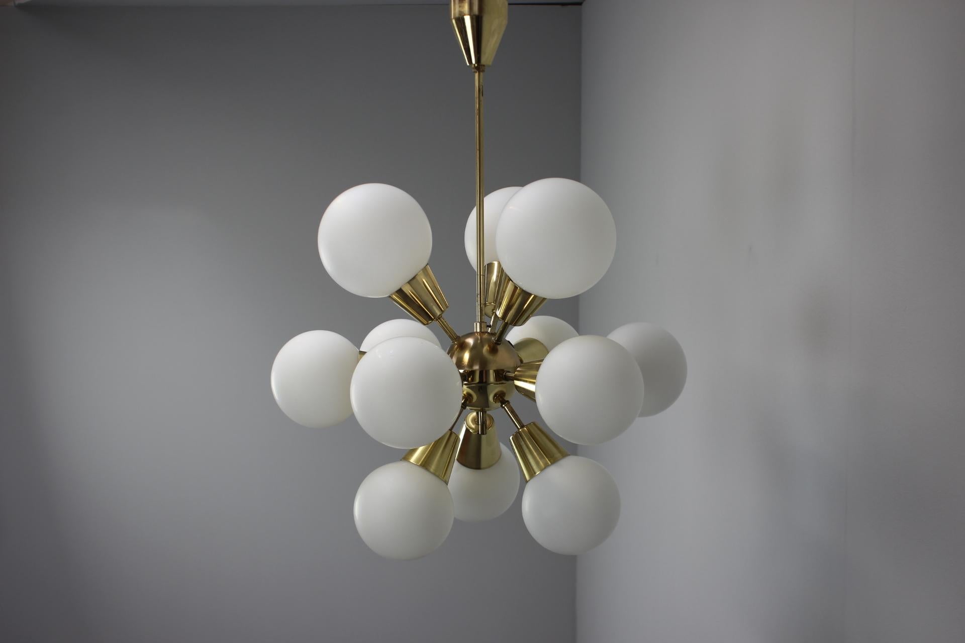 Tchèque Lustre Spoutnik de l'ère spatiale de Kamenicky Senov, 1970 en vente