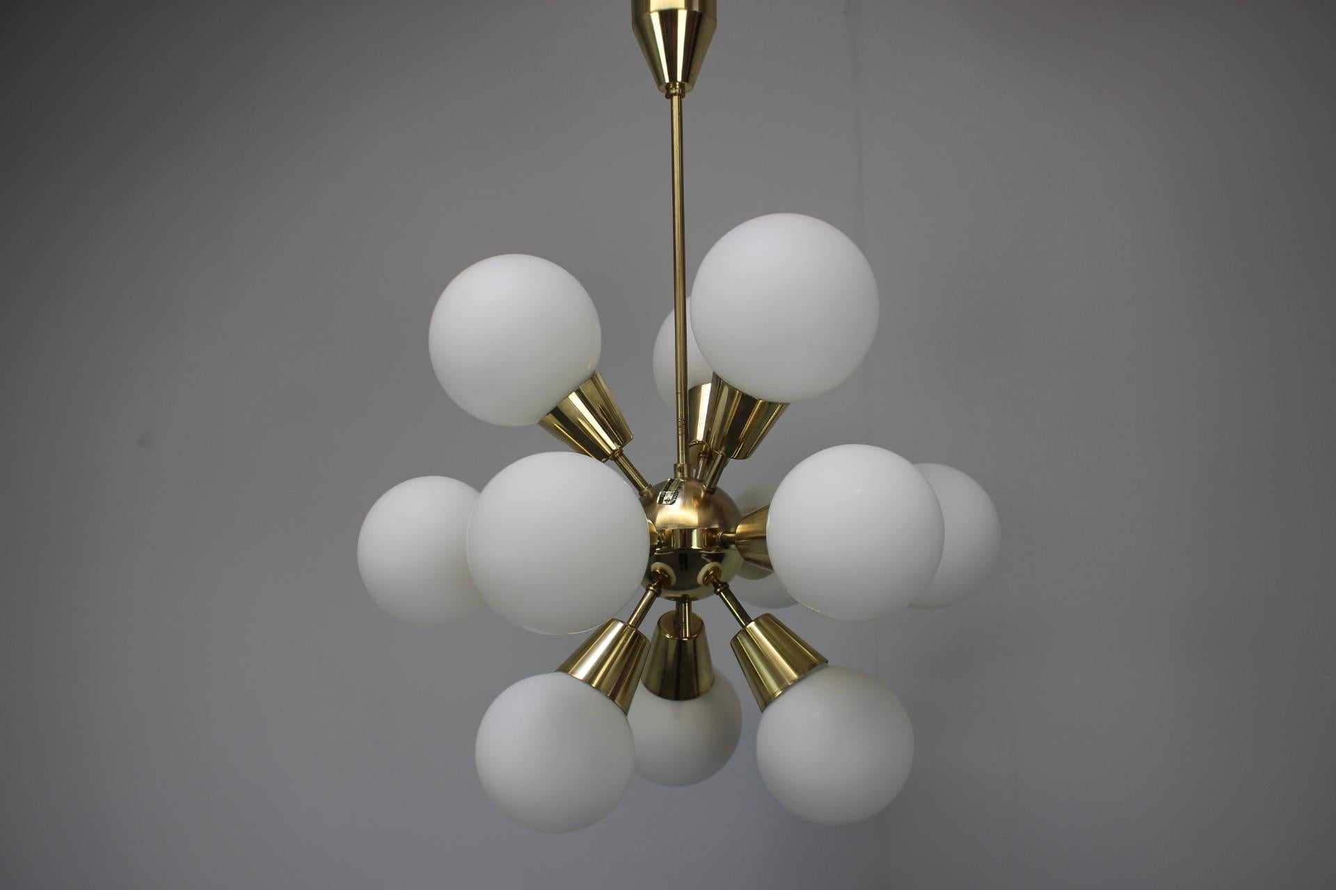 Lustre Spoutnik de l'ère spatiale de Kamenicky Senov, 1970 Bon état - En vente à Praha, CZ