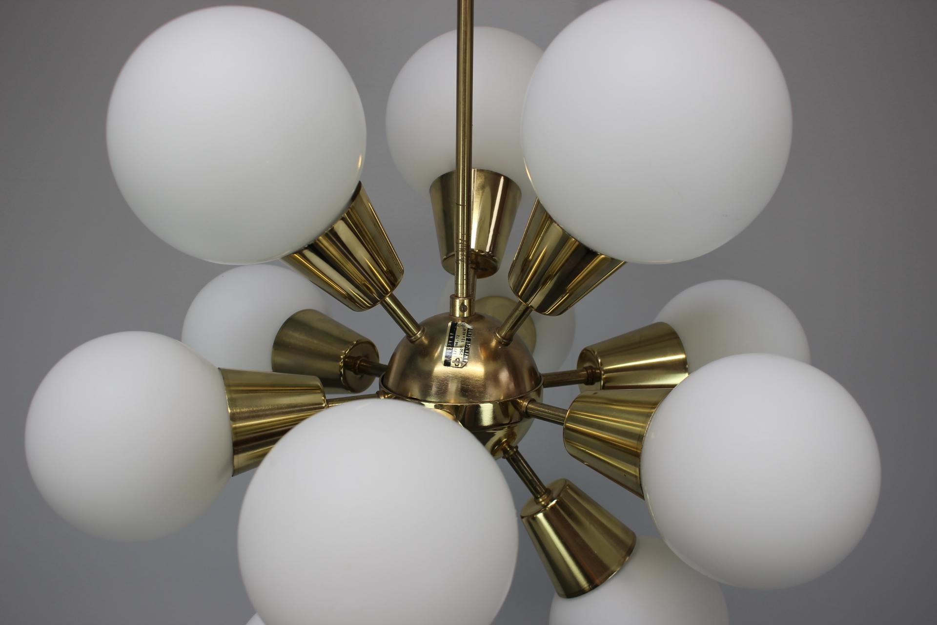 Lustre Spoutnik de l'ère spatiale de Kamenicky Senov, 1970 en vente 2