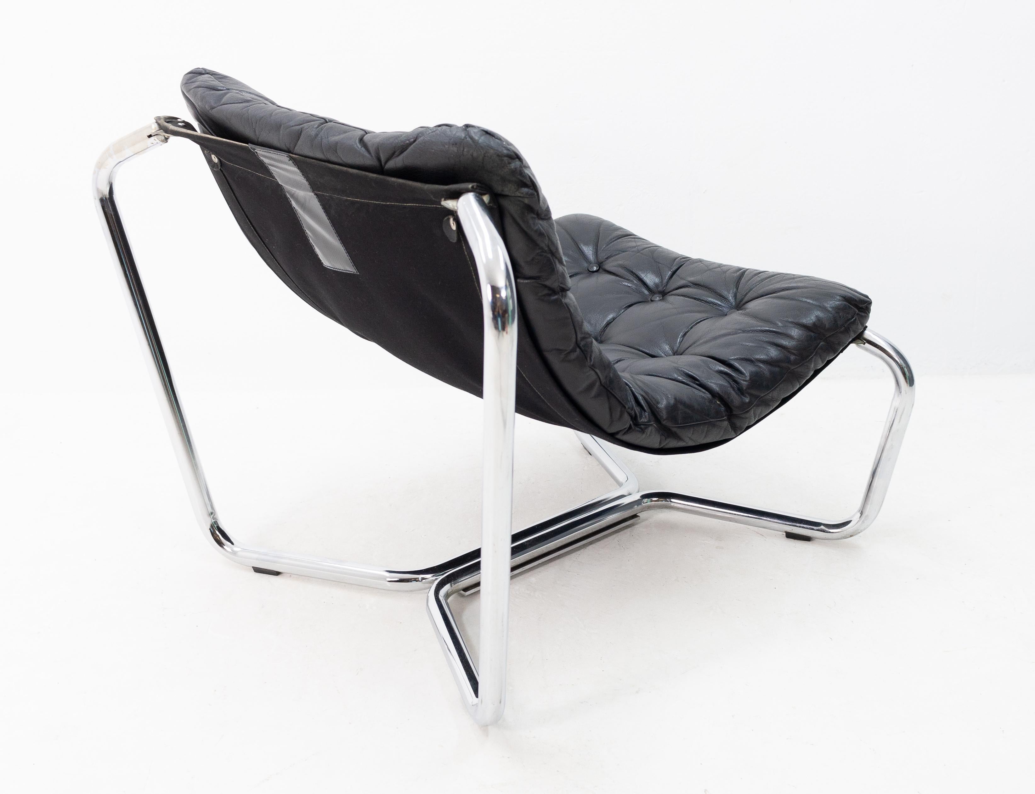 Space Age Chrome and Leather Lounge Chair In Good Condition In Den Haag, NL