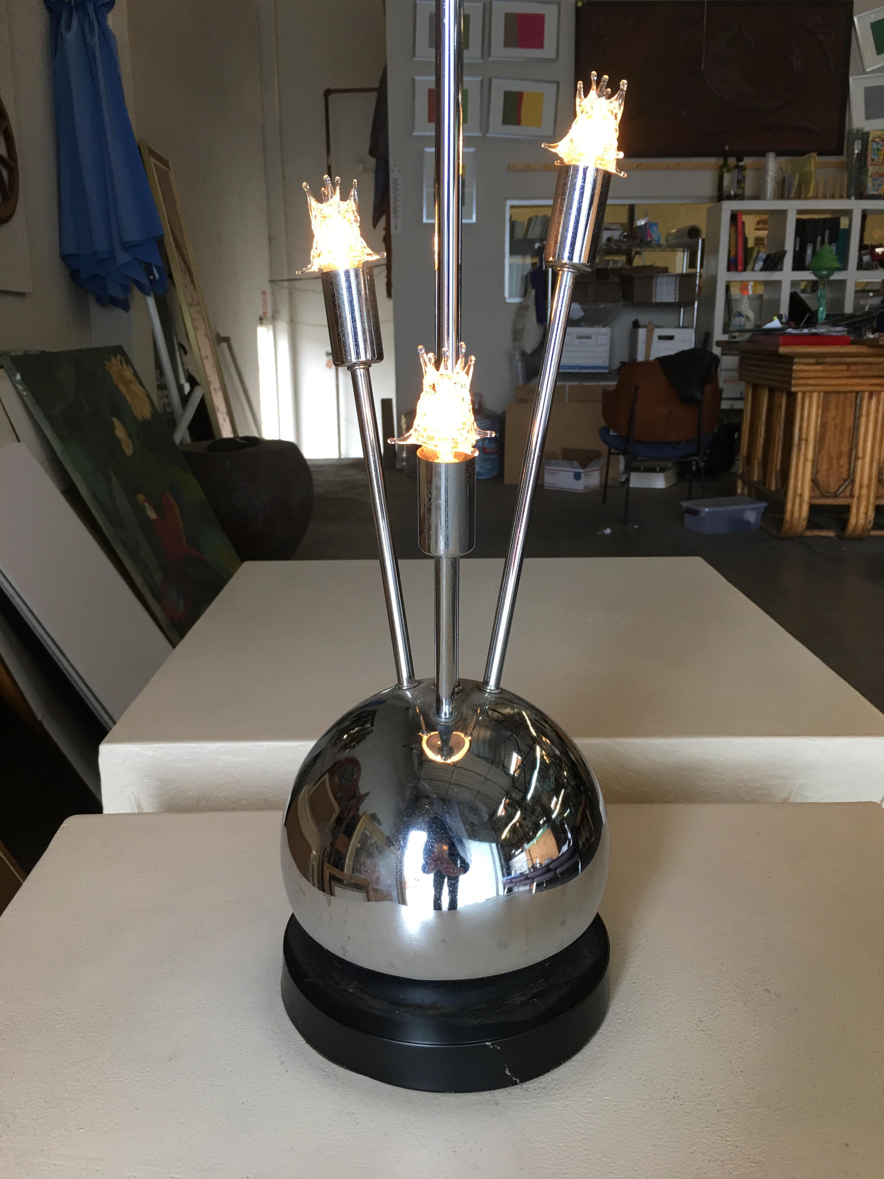Acier Lampe de bureau boule chromée de l'ère spatiale à quatre lumières, attribuée à Torino en vente