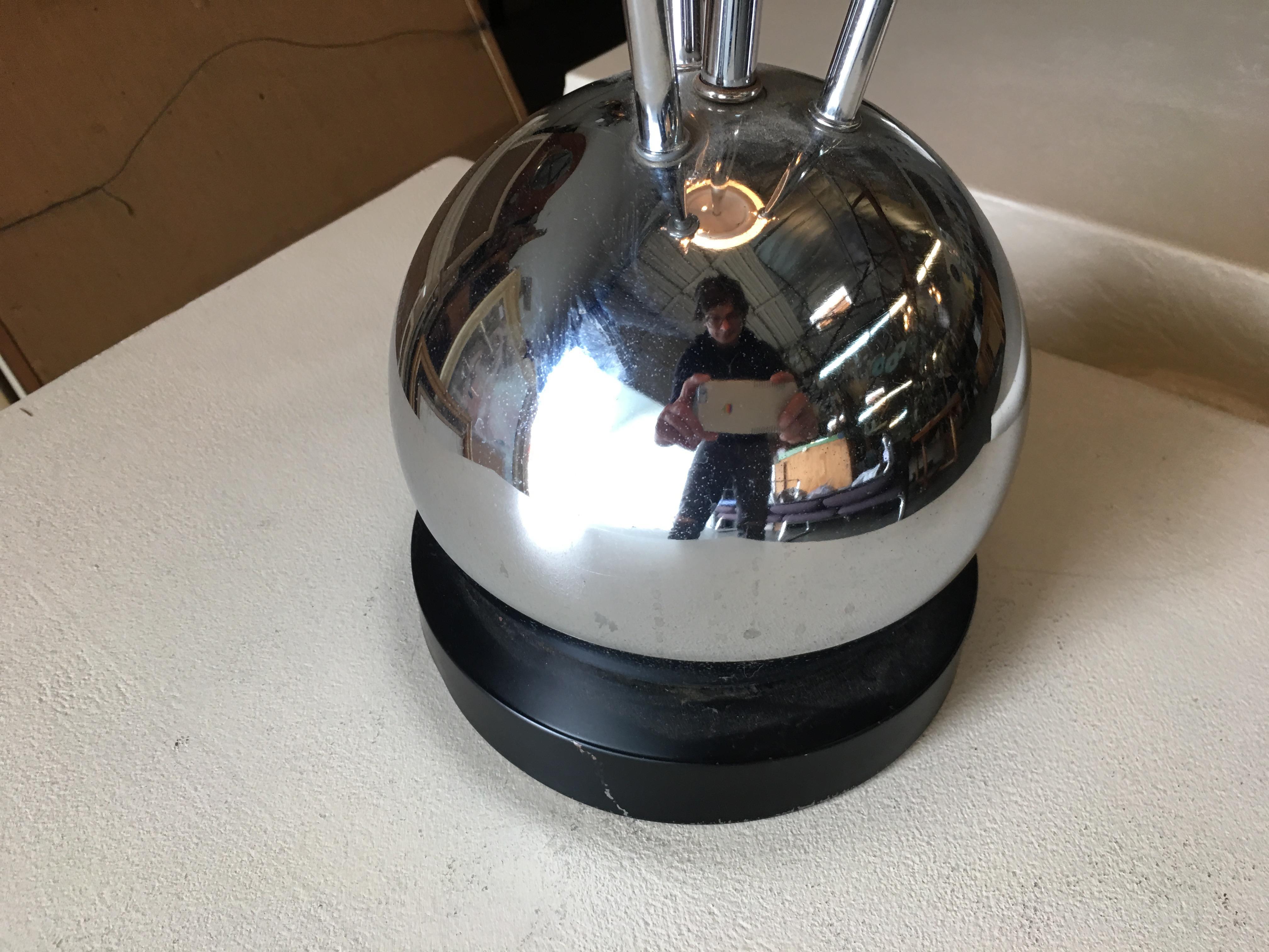 Lampe de bureau boule chromée de l'ère spatiale à quatre lumières, attribuée à Torino en vente 1