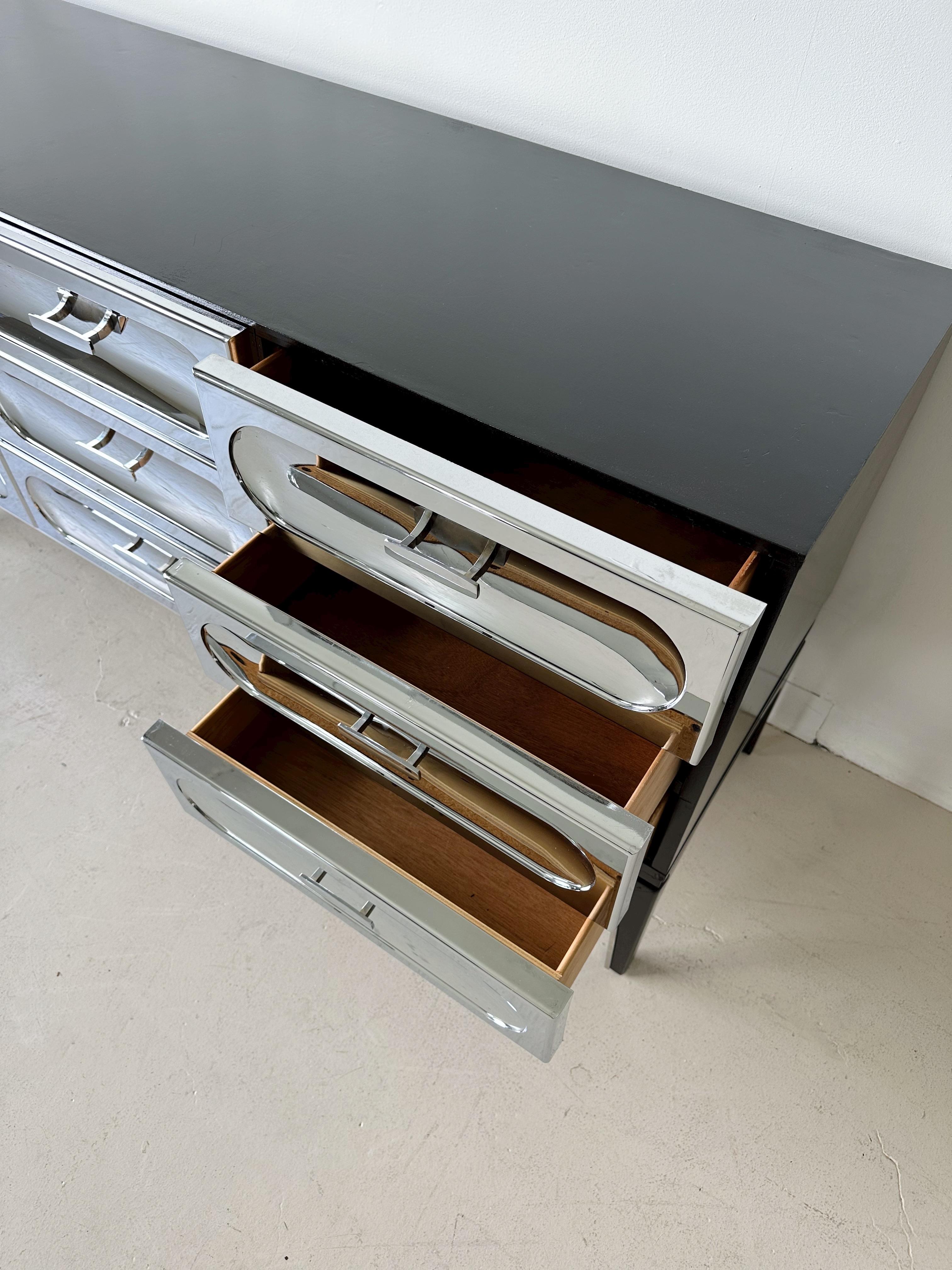 Space Age Chrome & Black 9 Drawer Dresser by Henri Vallières, 60's

//

Dimensions:
59”W x 20”D x 31.5”H 

From the floor to the bottom of the dresser 9.5