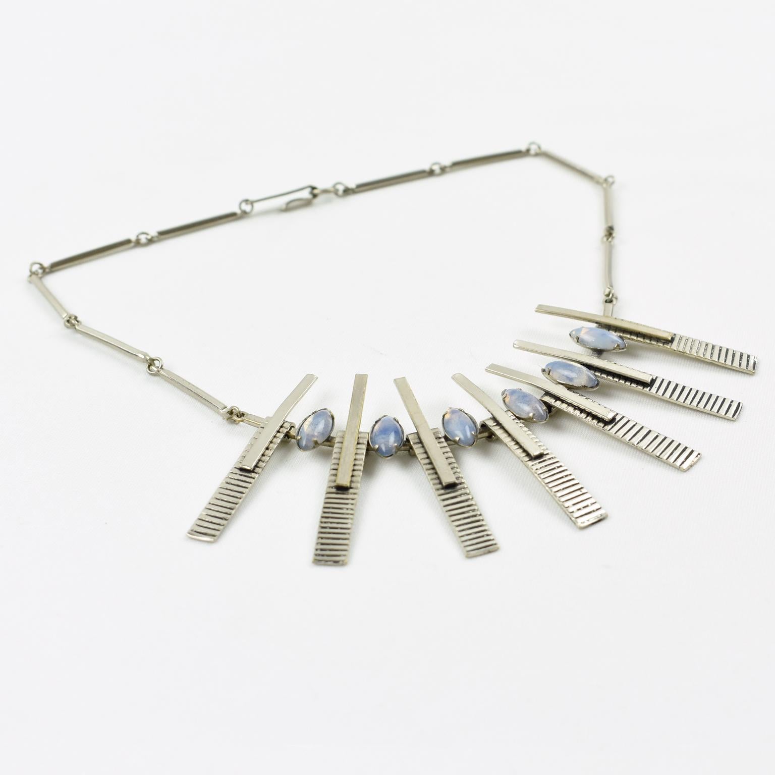 Choker-Halskette aus Chrom des Space Age mit blauen Glas-Cabochons aus dem Space Age für Damen oder Herren im Angebot