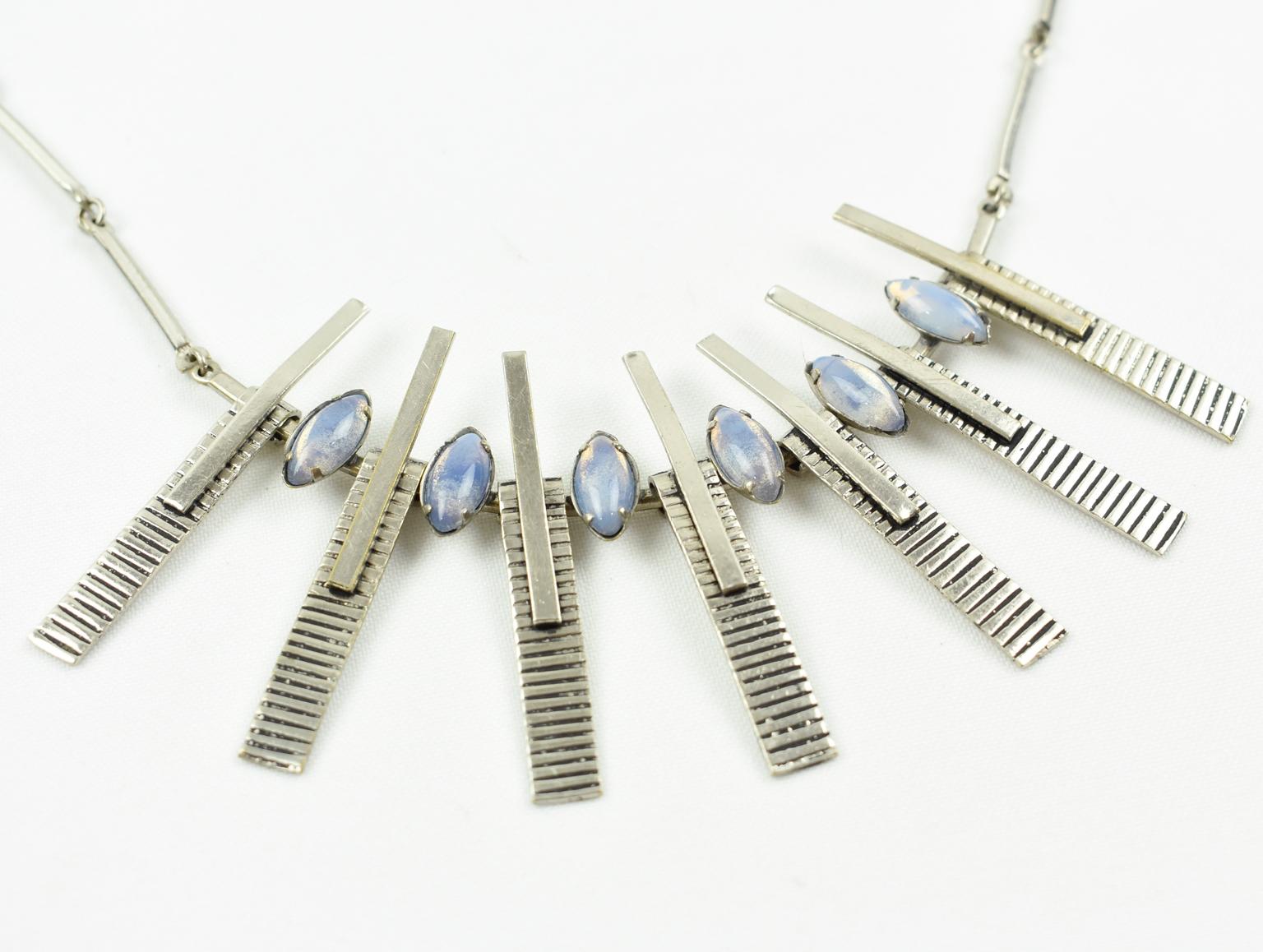 Choker-Halskette aus Chrom des Space Age mit blauen Glas-Cabochons aus dem Space Age im Angebot 1