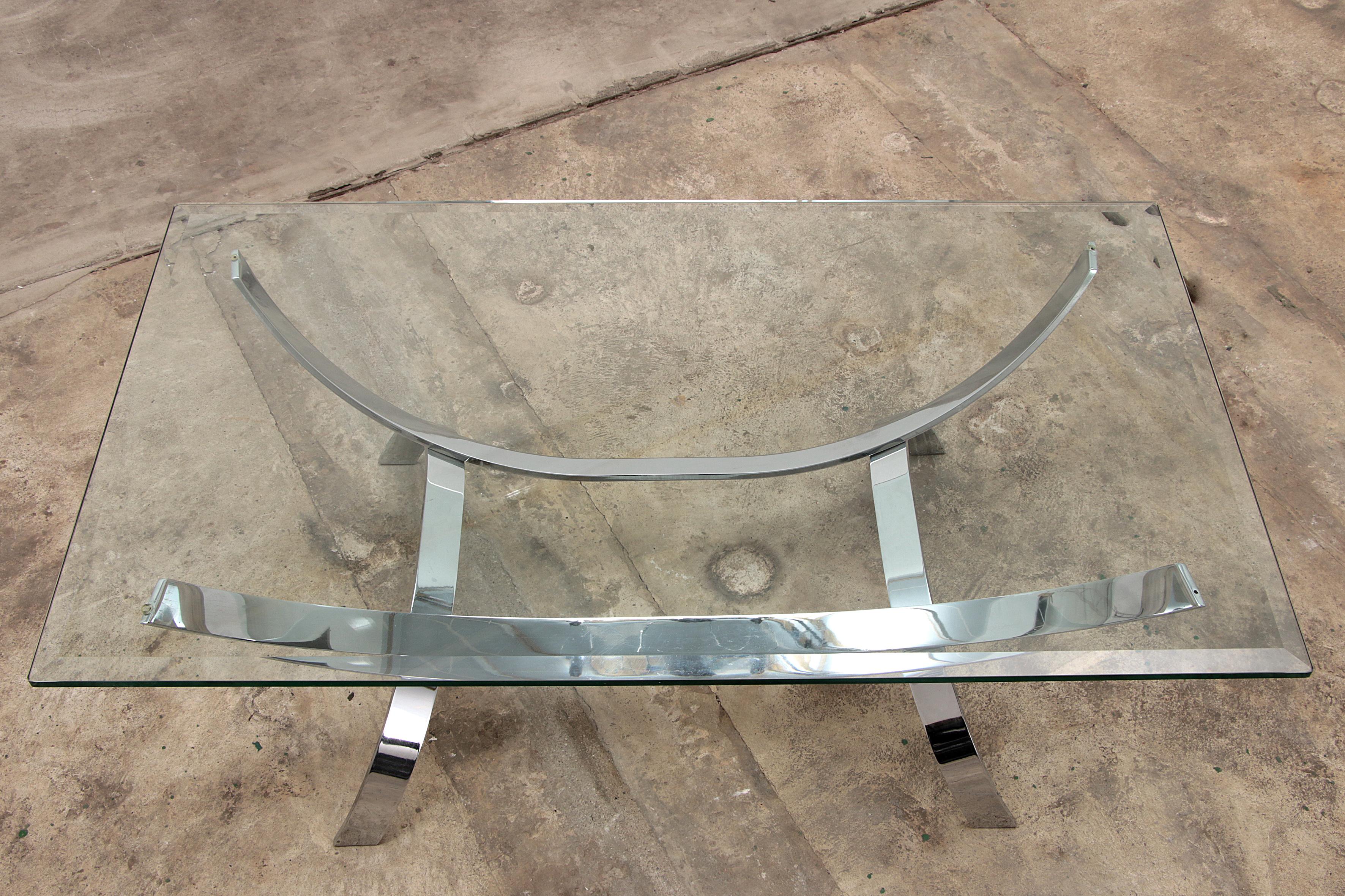 Space Age Chrome Coffee Table with Thick Glass Top, circa 1970 In Good Condition For Sale In Oostrum-Venray, NL