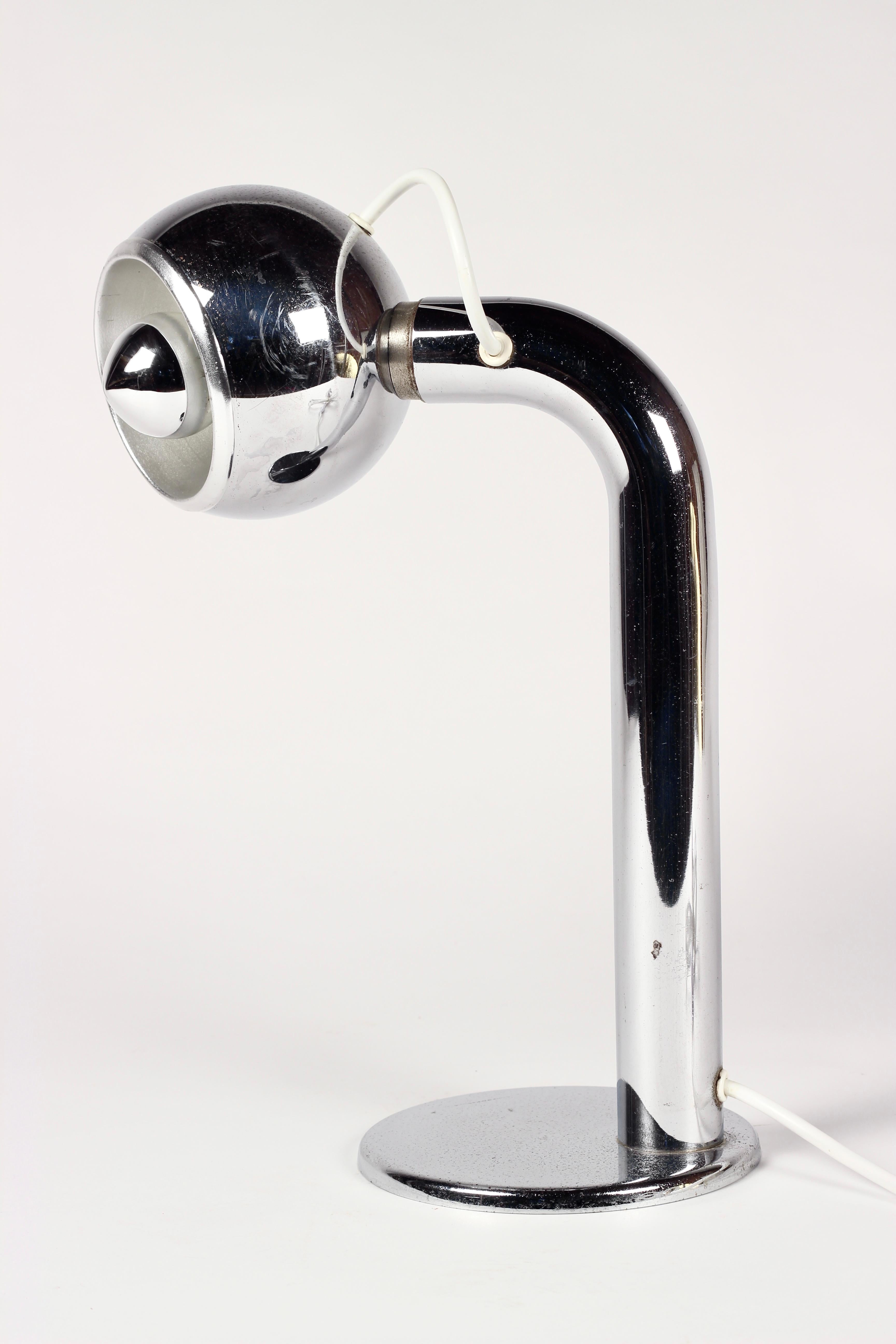 Lampe de bureau italienne Luci Mod. 414 Lampe de bureau magnétique Space and Chrome, 1974

Remarquable lampe de bureau italienne, modèle 414 de Luci Italia, conçue et produite en 1974. Cette pièce incarne l'ingéniosité ludique des éclairages de