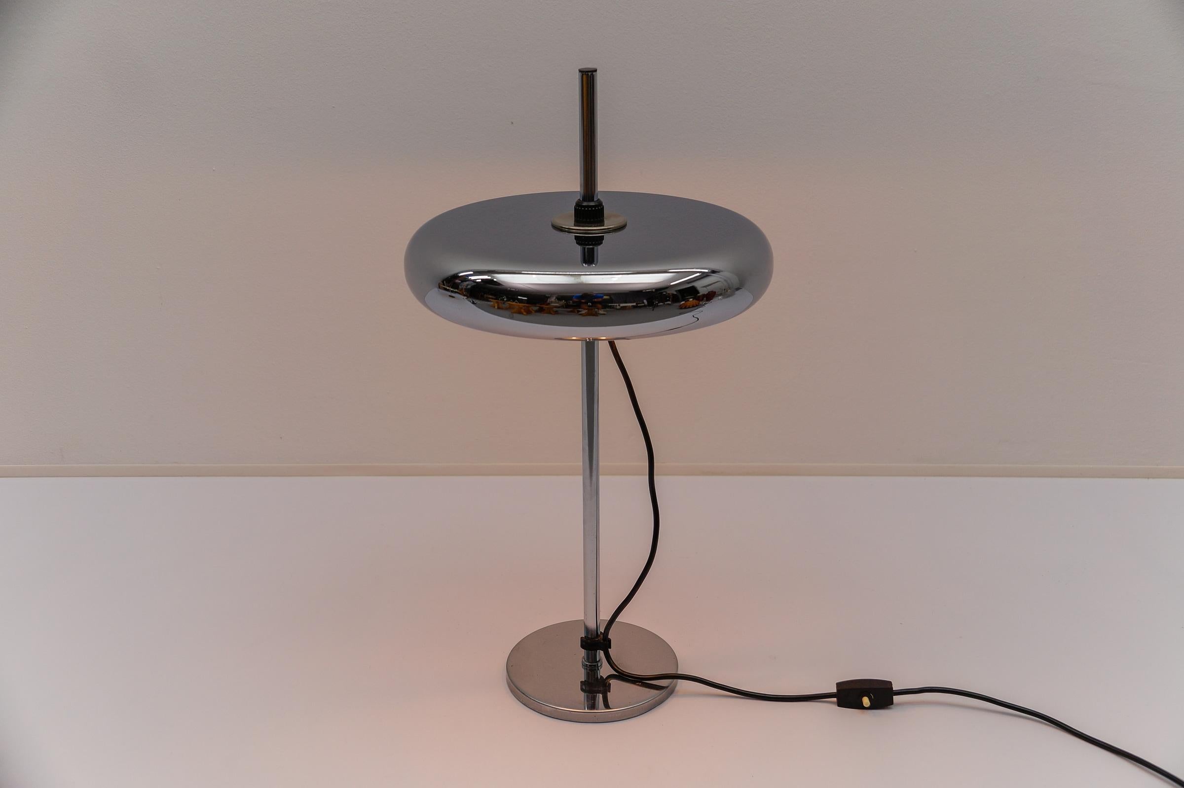 Mid-Century Modern Lampe de table Space AGE Chrome, années 1960 Allemagne en vente