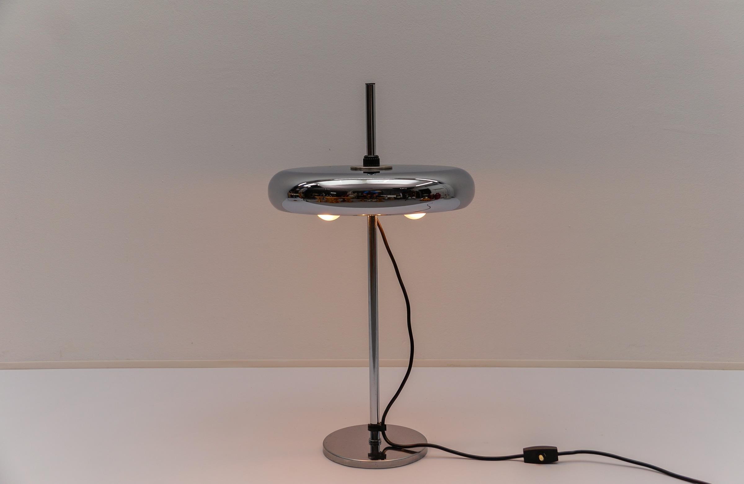 Lampe de table Space AGE Chrome, années 1960 Allemagne Bon état - En vente à Nürnberg, Bayern