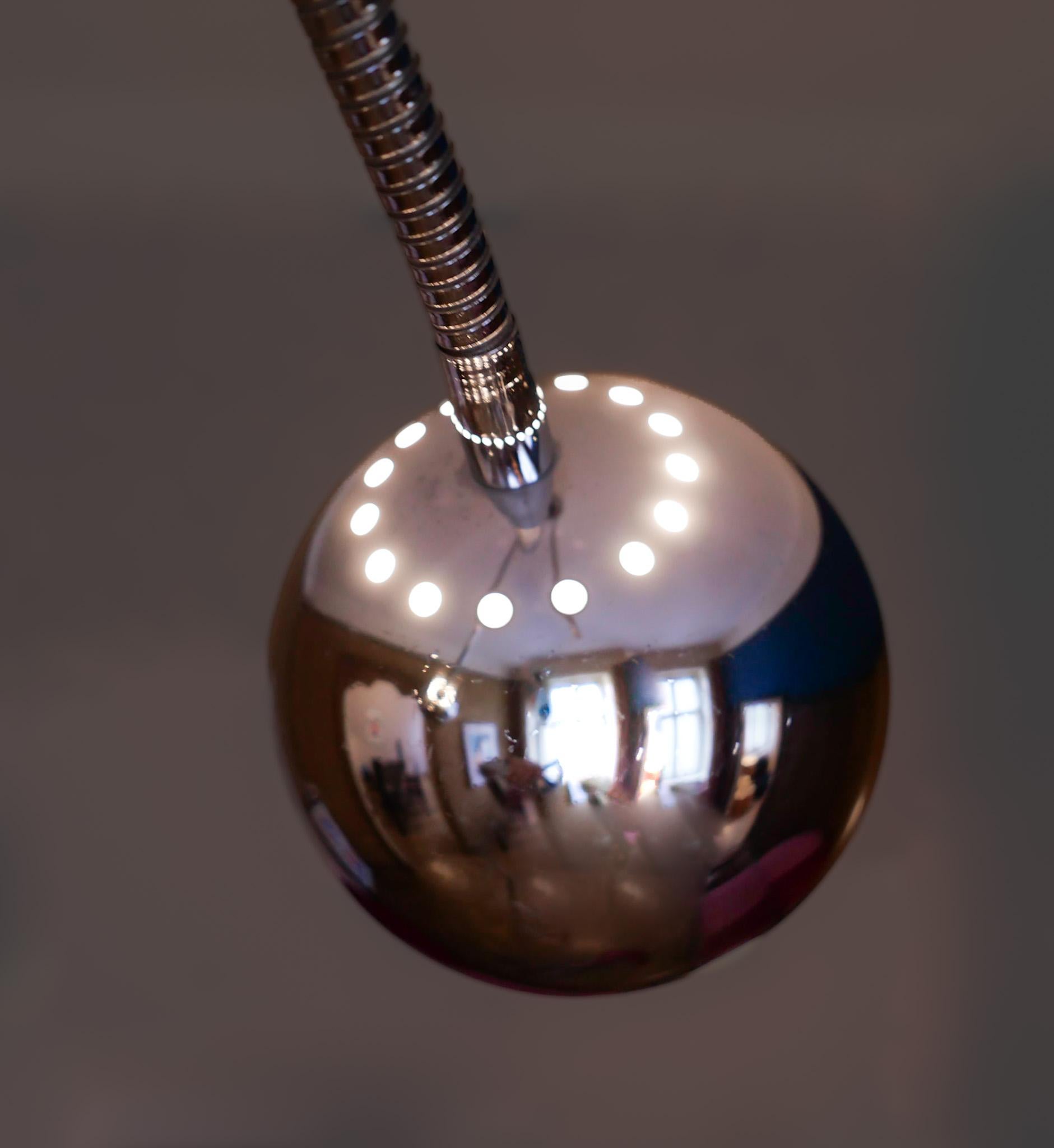 Lampe suspendue à trois bras en chrome de l'ère spatiale de Goffredo Reggiani, Italie, années 1970 en vente 3