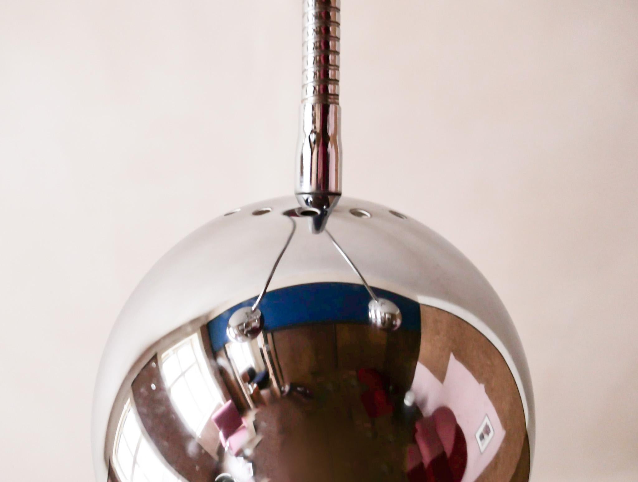 Lampe suspendue à trois bras en chrome de l'ère spatiale de Goffredo Reggiani, Italie, années 1970 en vente 7