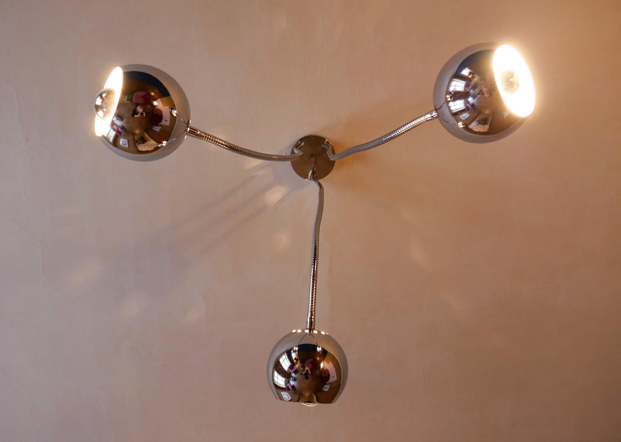Fin du 20e siècle Lampe suspendue à trois bras en chrome de l'ère spatiale de Goffredo Reggiani, Italie, années 1970 en vente