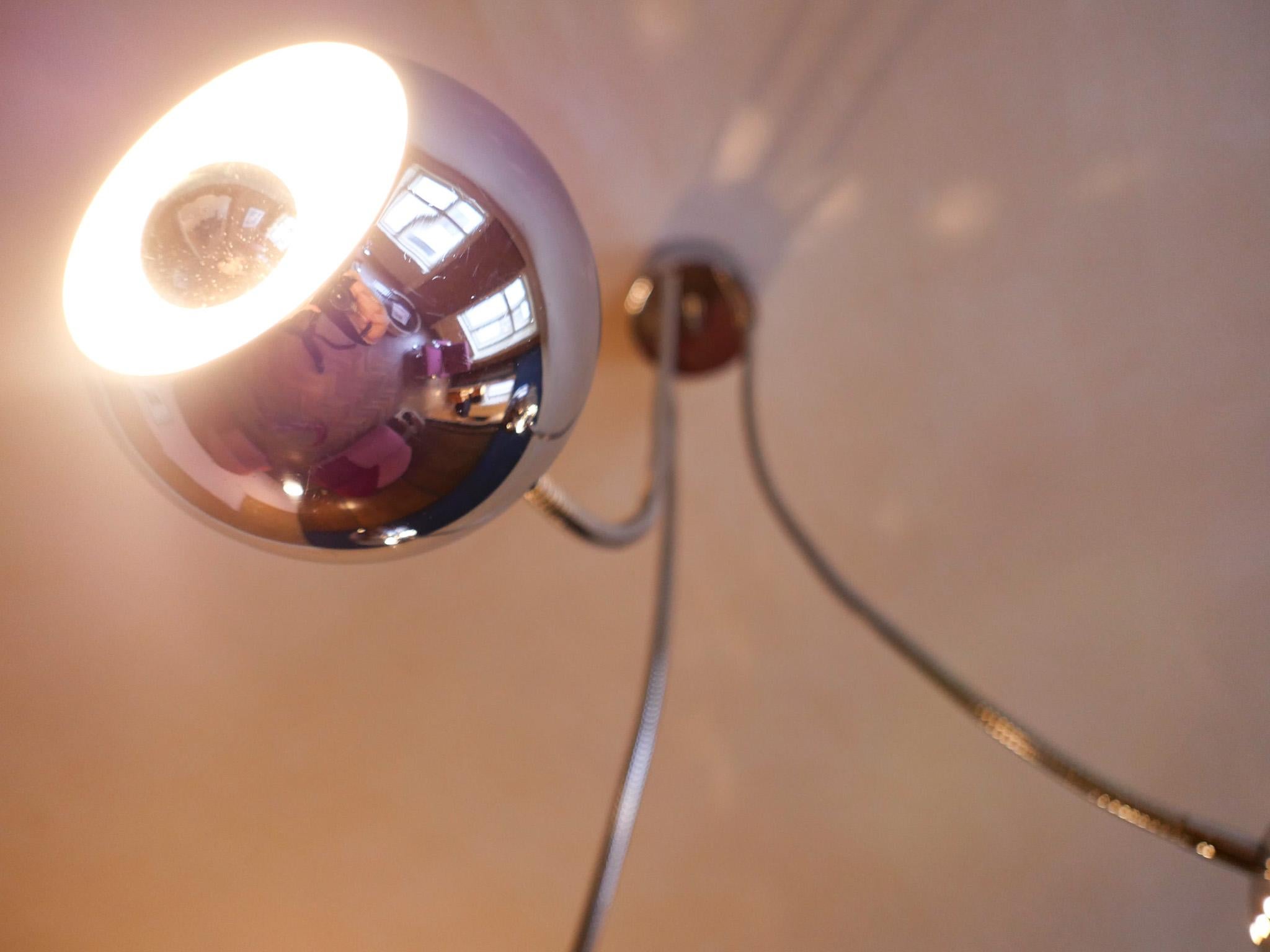 Lampe suspendue à trois bras en chrome de l'ère spatiale de Goffredo Reggiani, Italie, années 1970 en vente 1