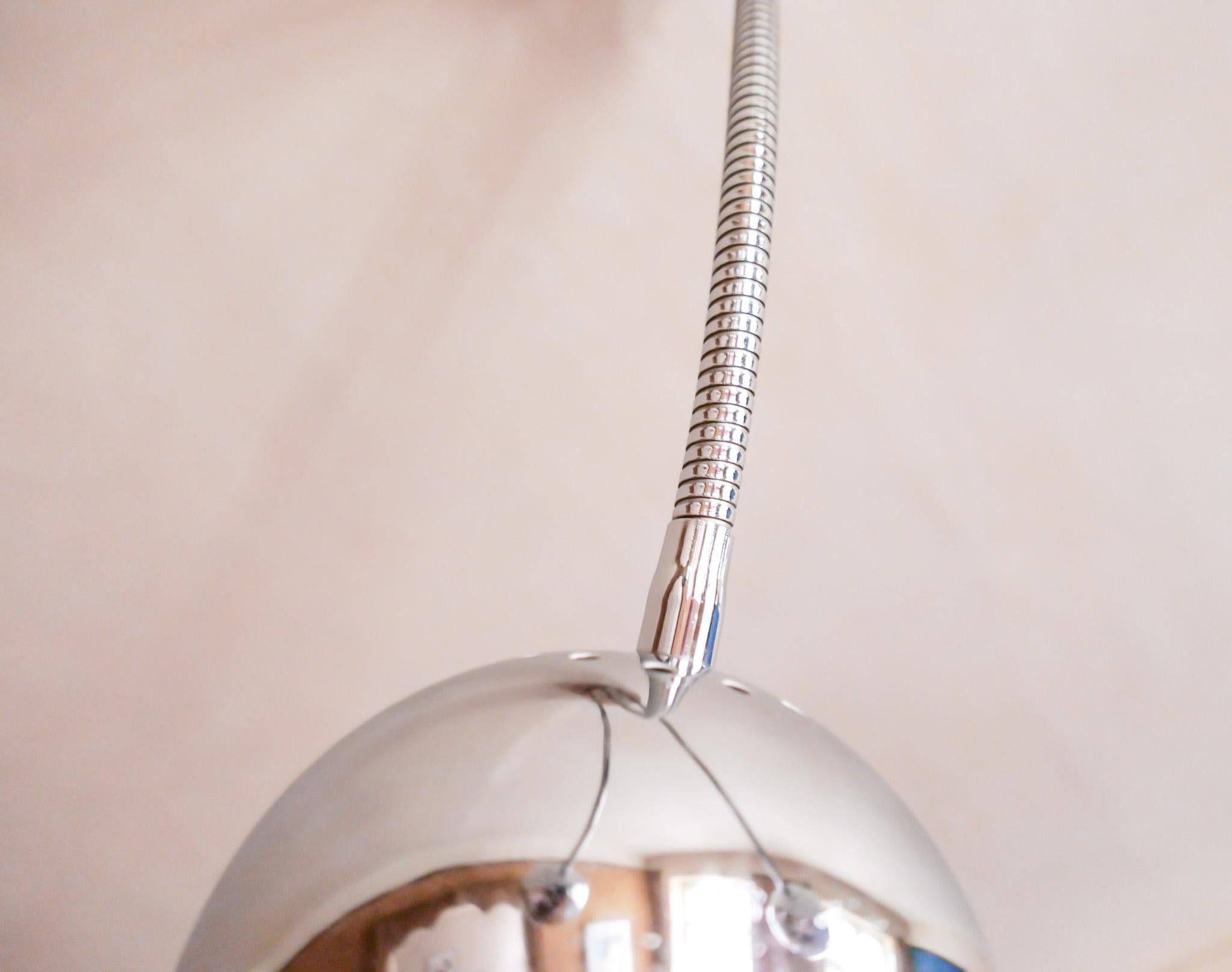 Lampe suspendue à trois bras en chrome de l'ère spatiale de Goffredo Reggiani, Italie, années 1970 en vente 2