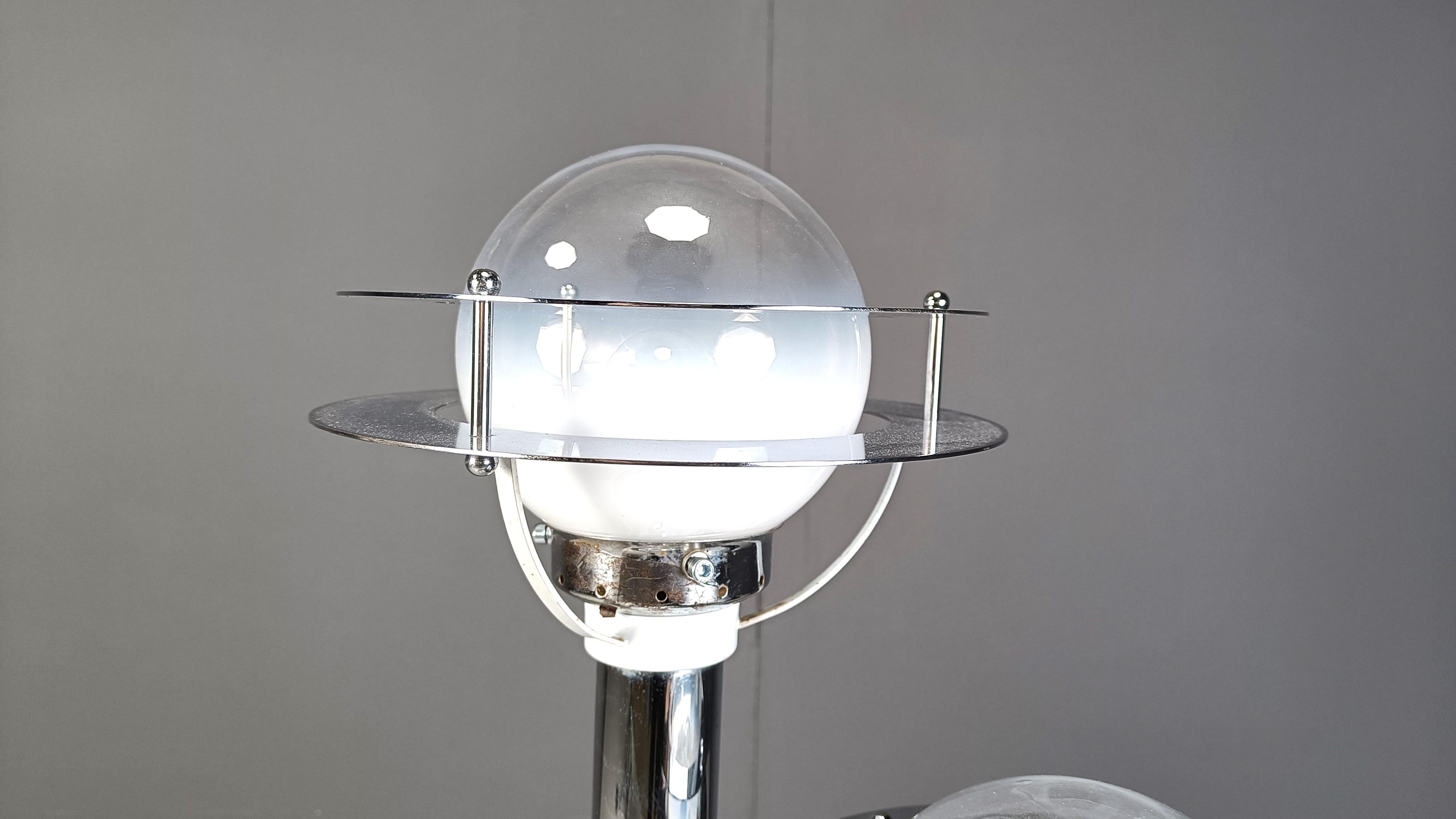 Fine XX secolo Lampada da terra Space and Chrome e vetro, anni '70 in vendita