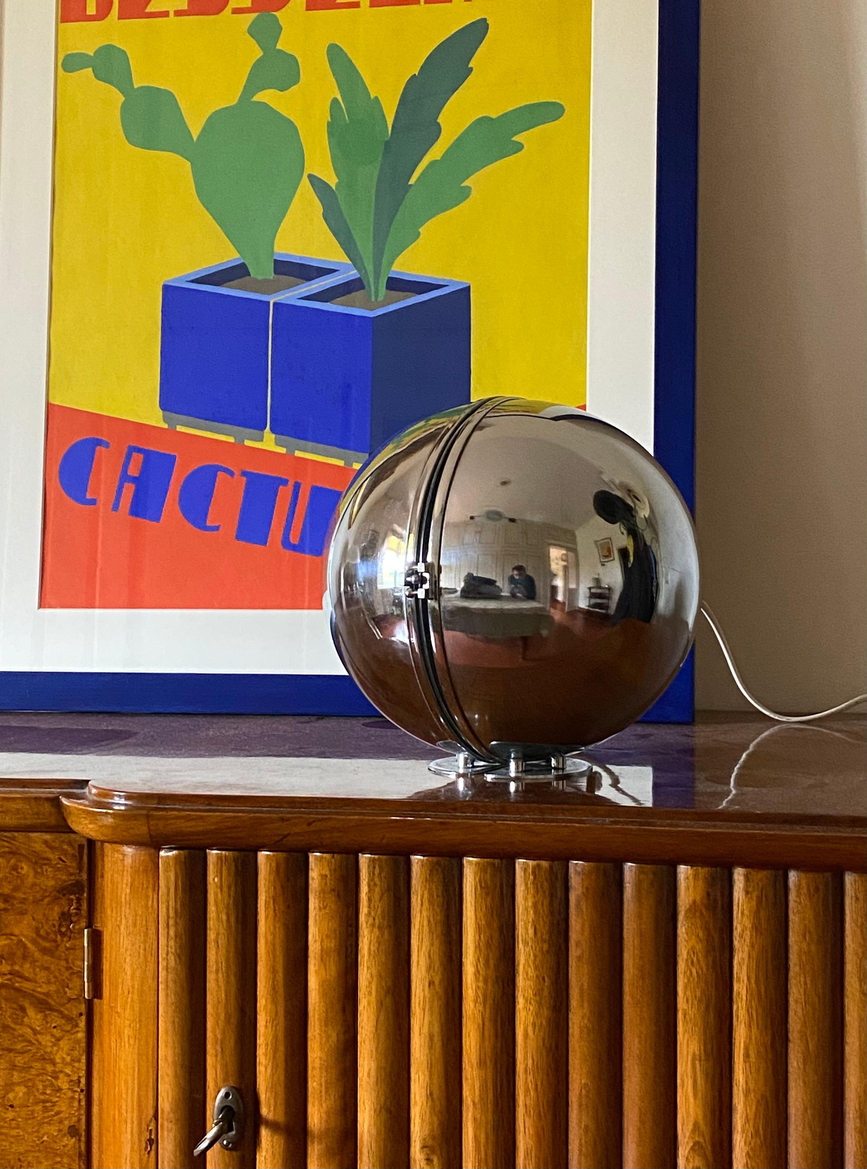 Unique space age chromed spherical table lamp 

Italy, 1970s

White glass, chromed metal

The lamp is switched on and off by opening and closing it. Light on both sides.

24 x 24 cm

Conditions: excellent consistent with age and use. In working