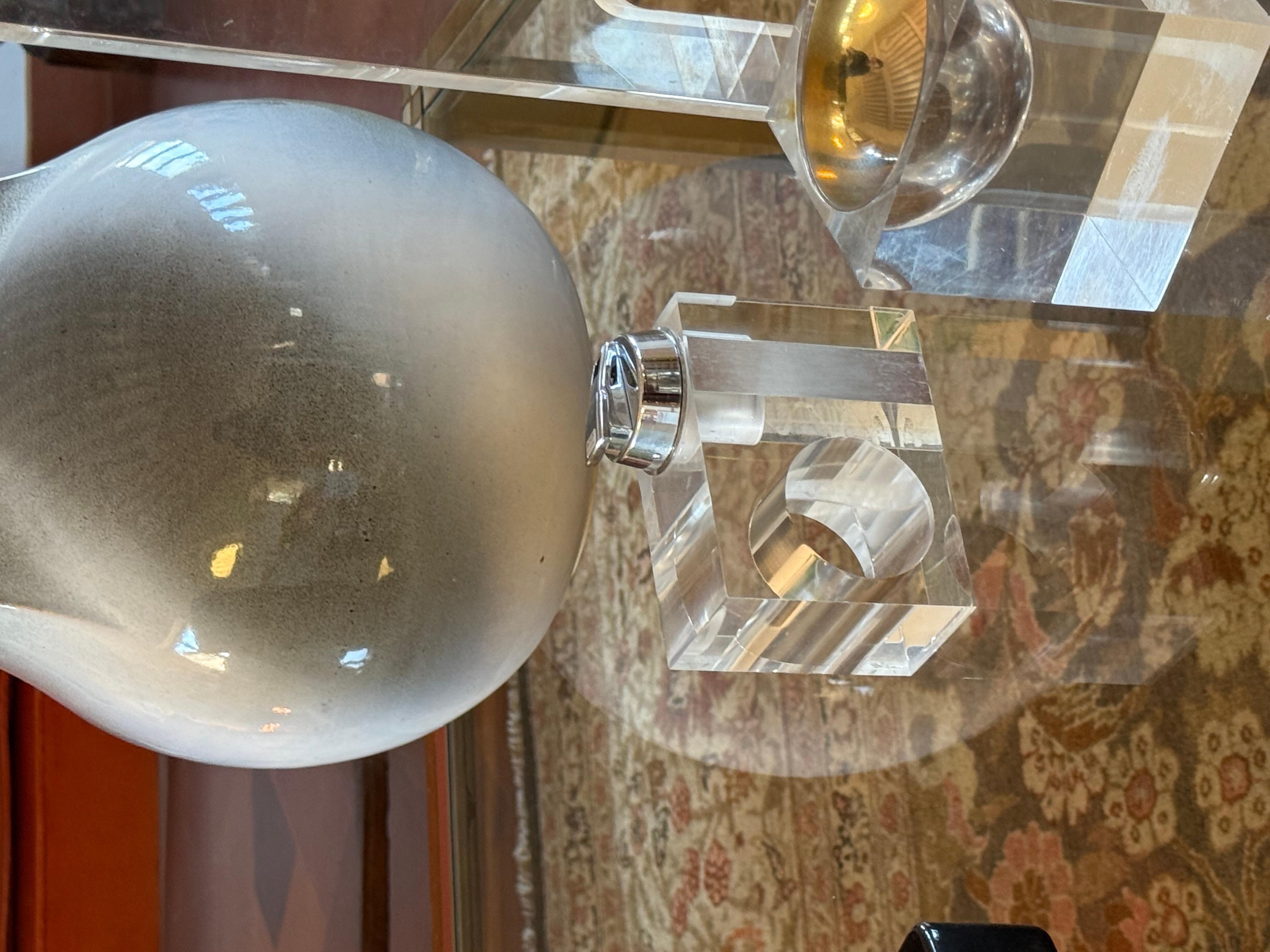 Italian Briquet de table en lucite transparent de l'ère spatiale, Italie 1970 en vente