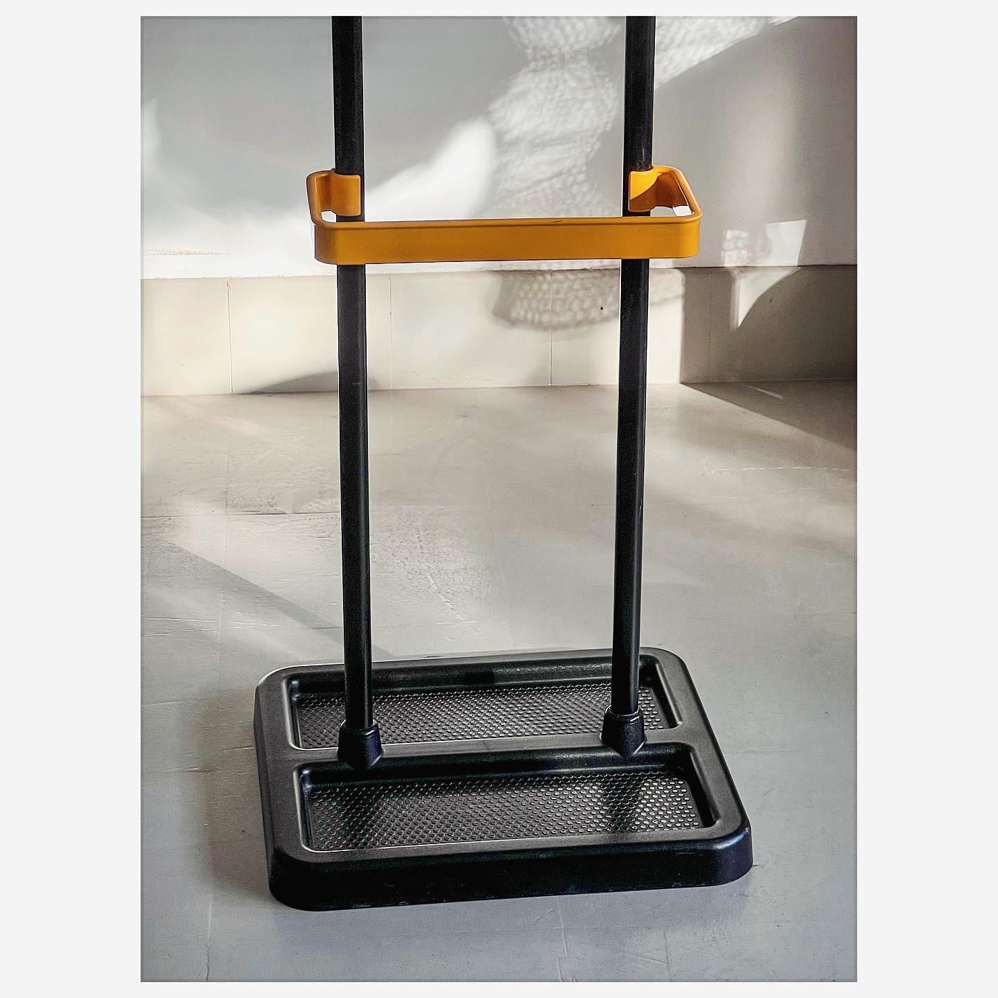 Space Age Coat Rack by Jean-Pierre Vitrac for Manade, 1970s In Good Condition For Sale In Bruxelles, BE