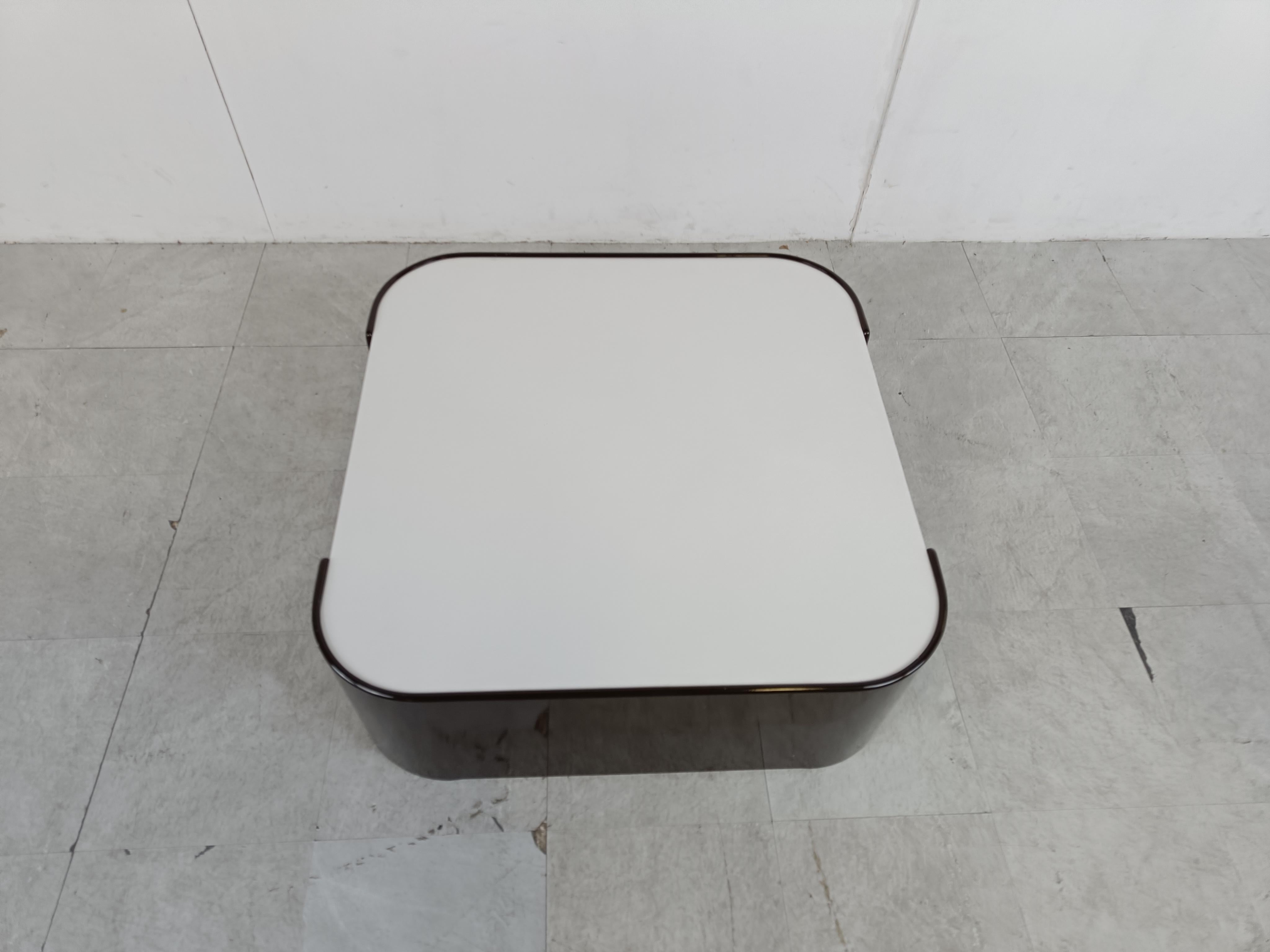 Two tone brown and white wooden space age coffee table.

1970s - Germany

Good condition

Dimensions:
Height: 30cm/11.81
